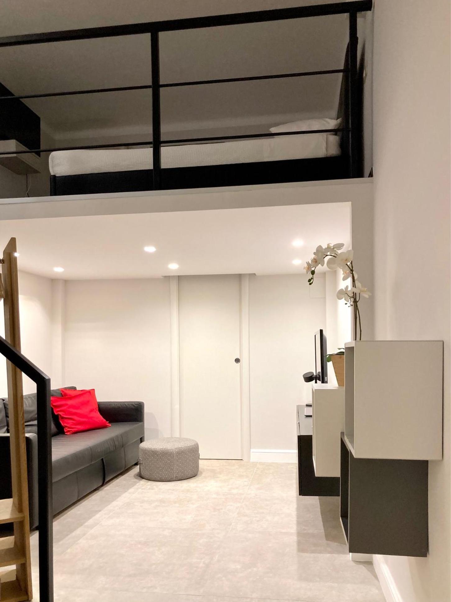 One-Bedroom Apartment - Photo 4