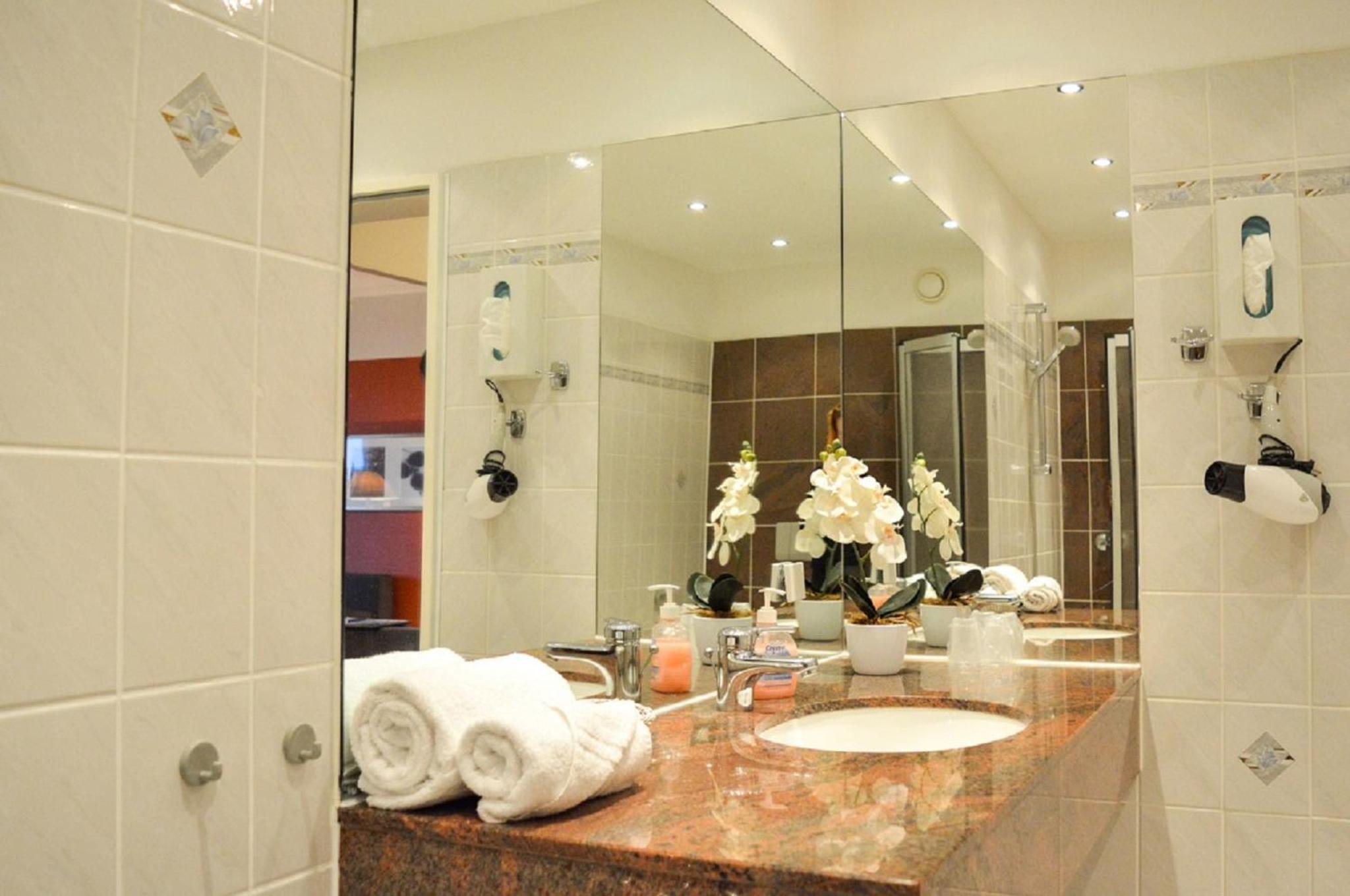 Comfort Double or Twin Room with Balcony - Photo 16