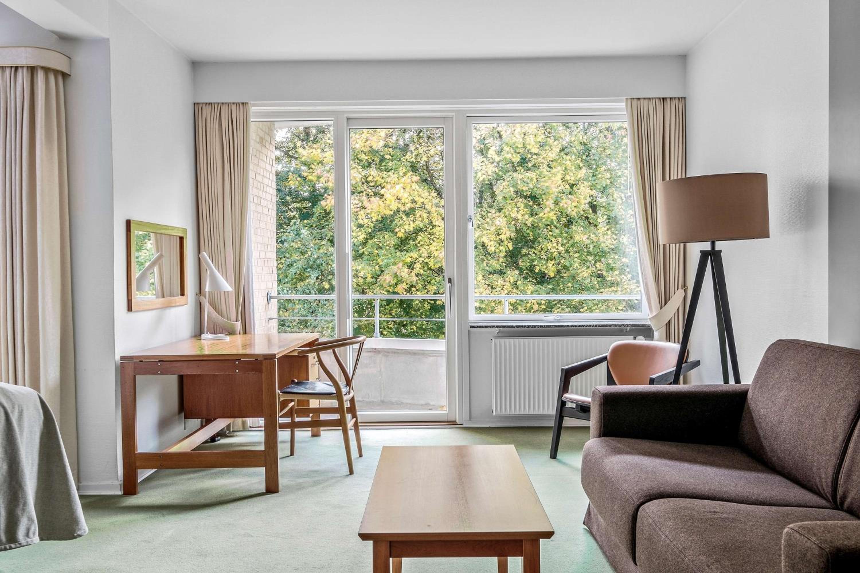 Junior Suite with Double Bed - Photo 7