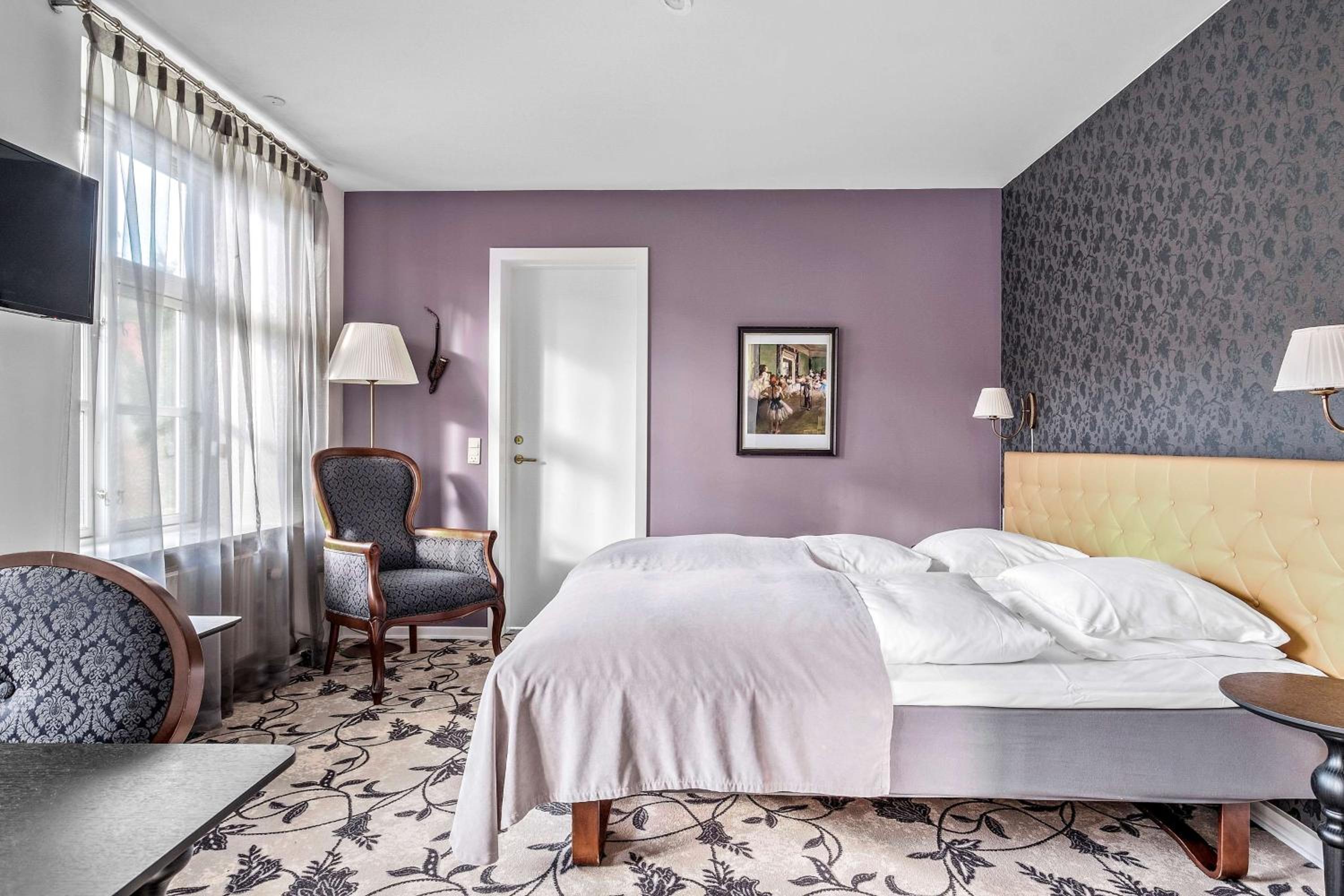 Twin Room - Photo 2
