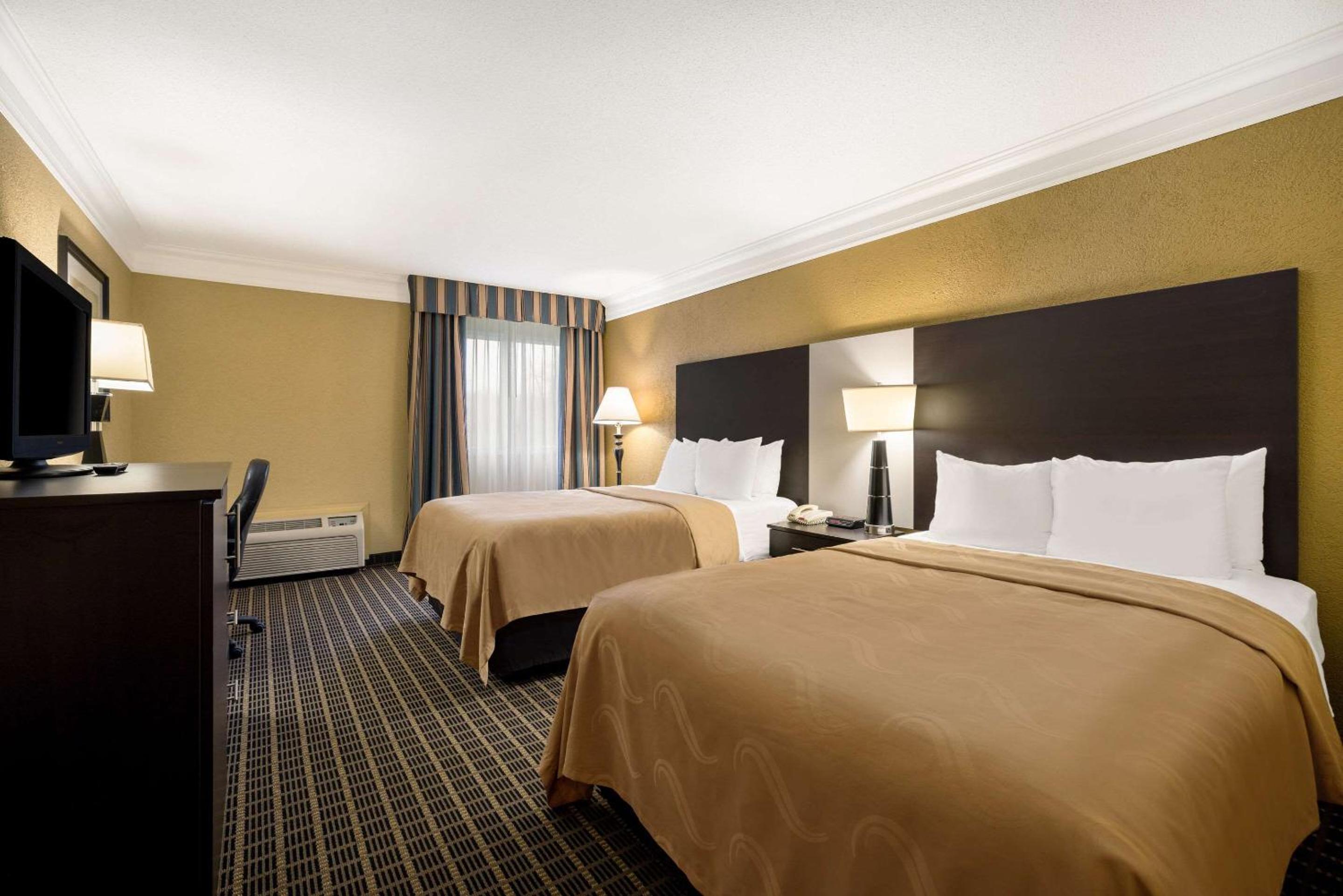 Double Room with Two Double Beds - Non-Smoking - Photo 4