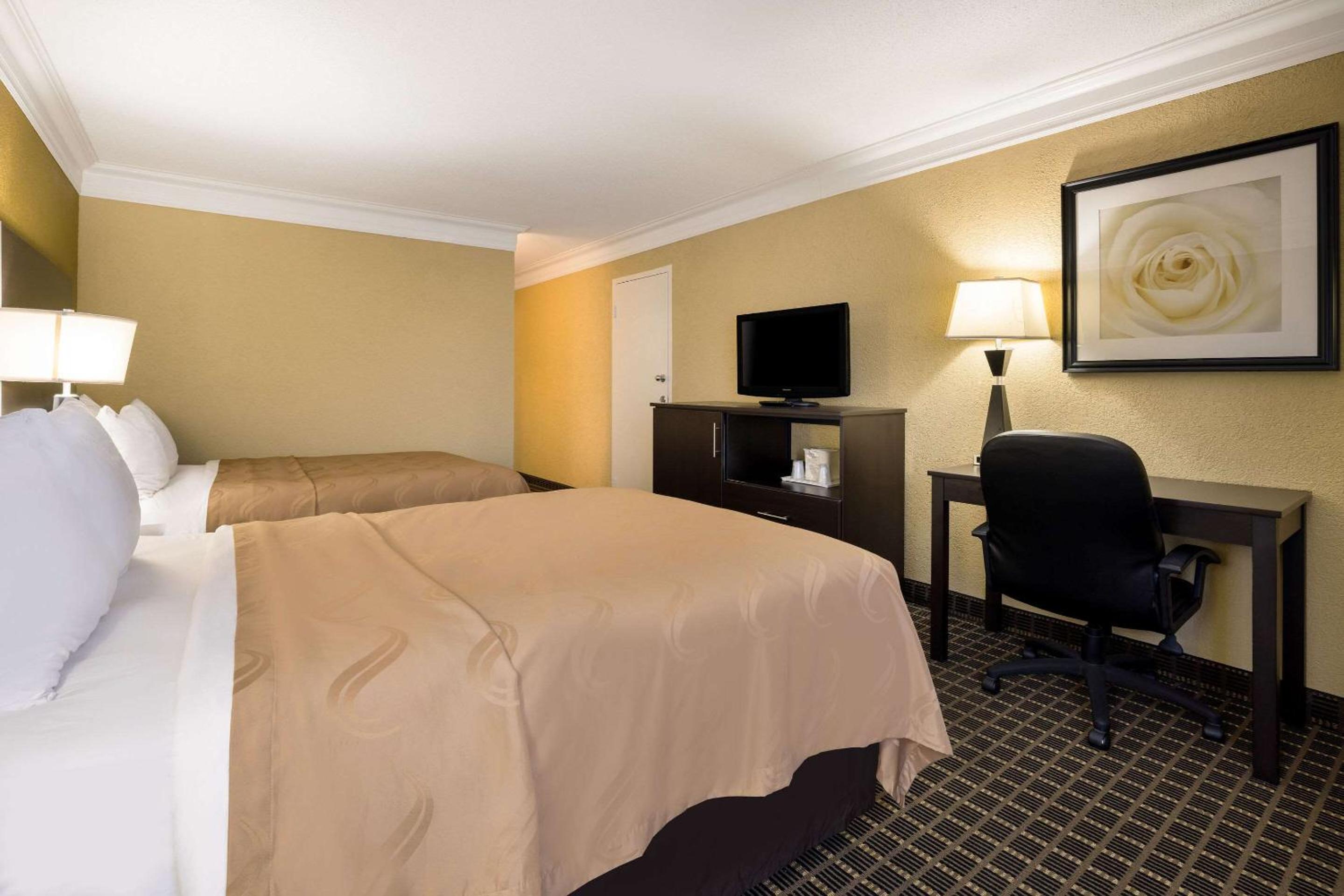 Double Room with Two Double Beds - Non-Smoking - Photo 3