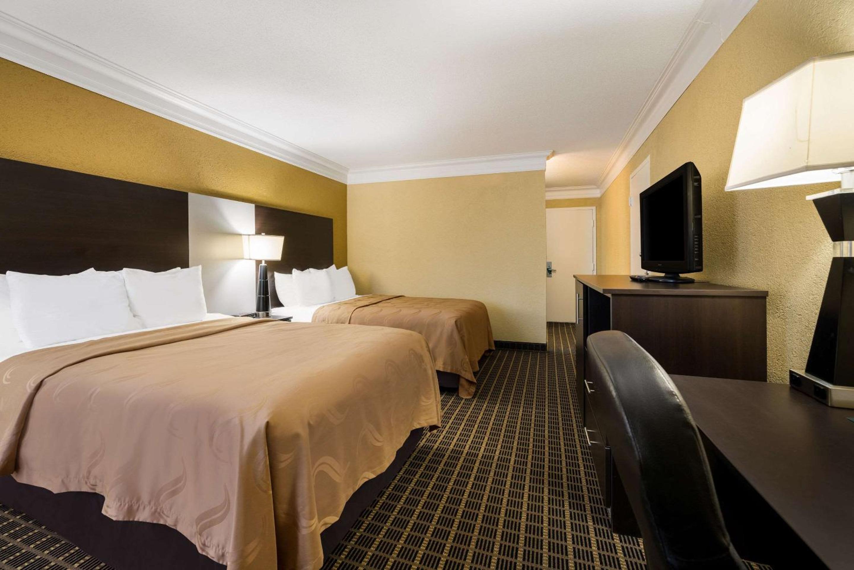 Double Room with Two Double Beds - Non-Smoking - Photo 5