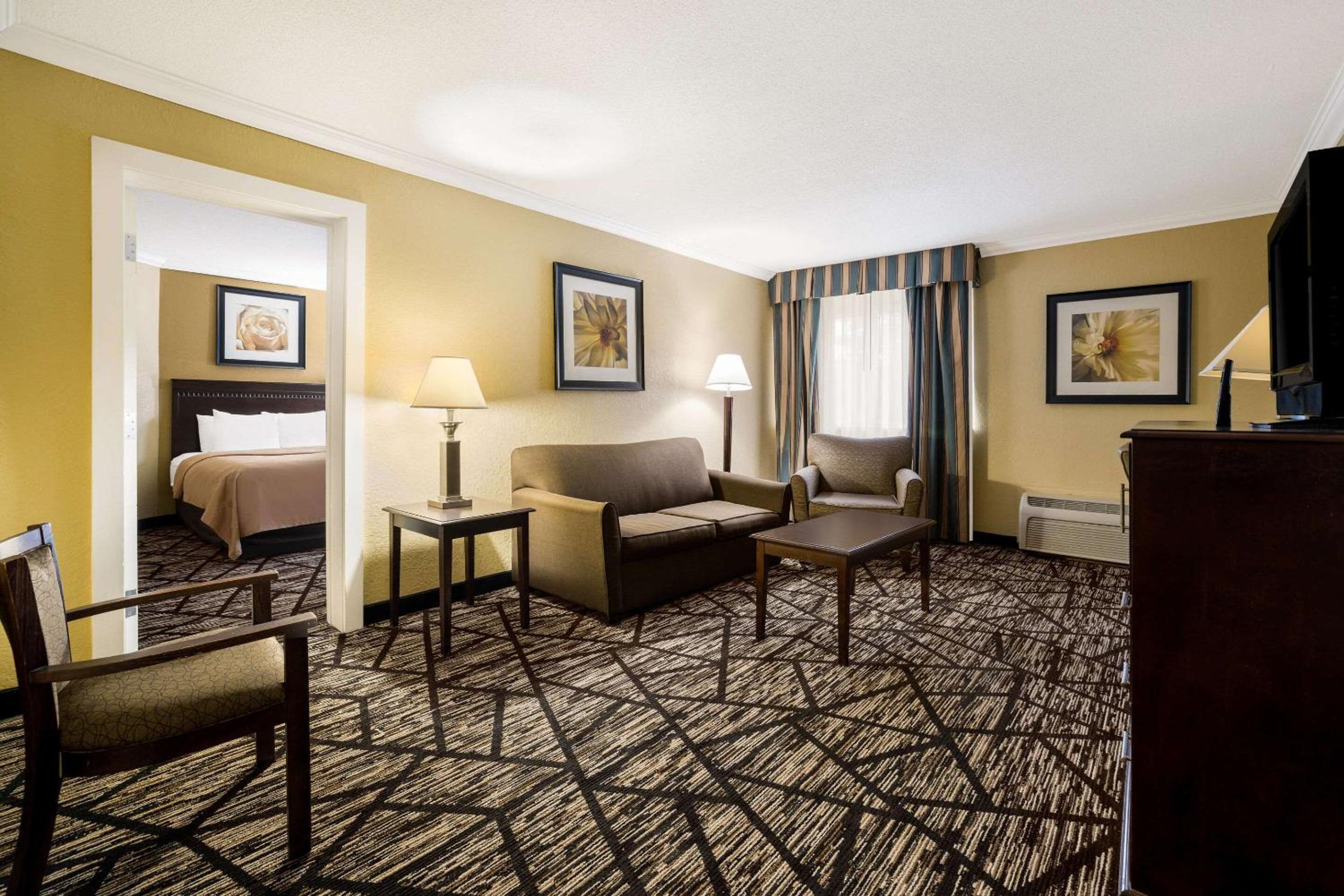 Double Suite - Non-Smoking - Photo 3