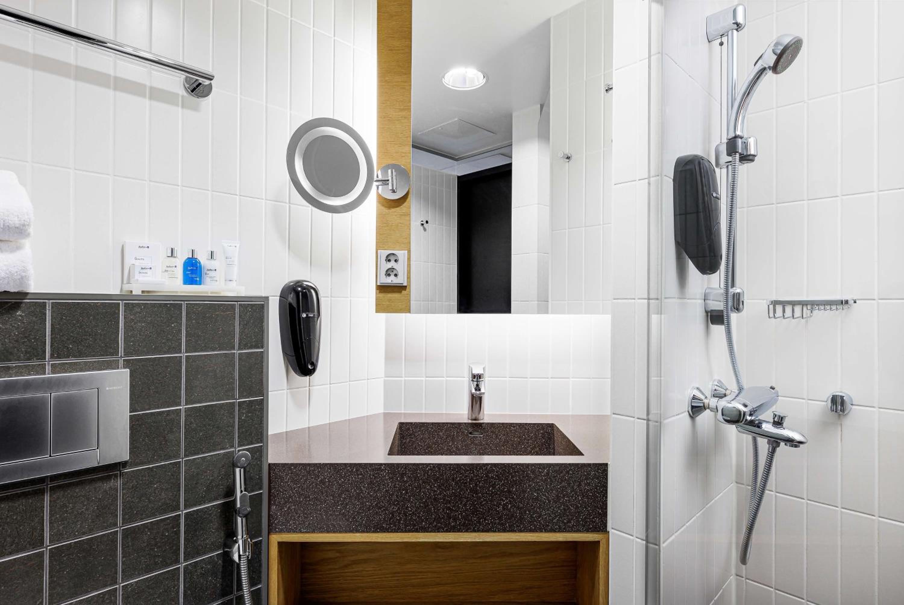 Standard Twin Room - Photo 7