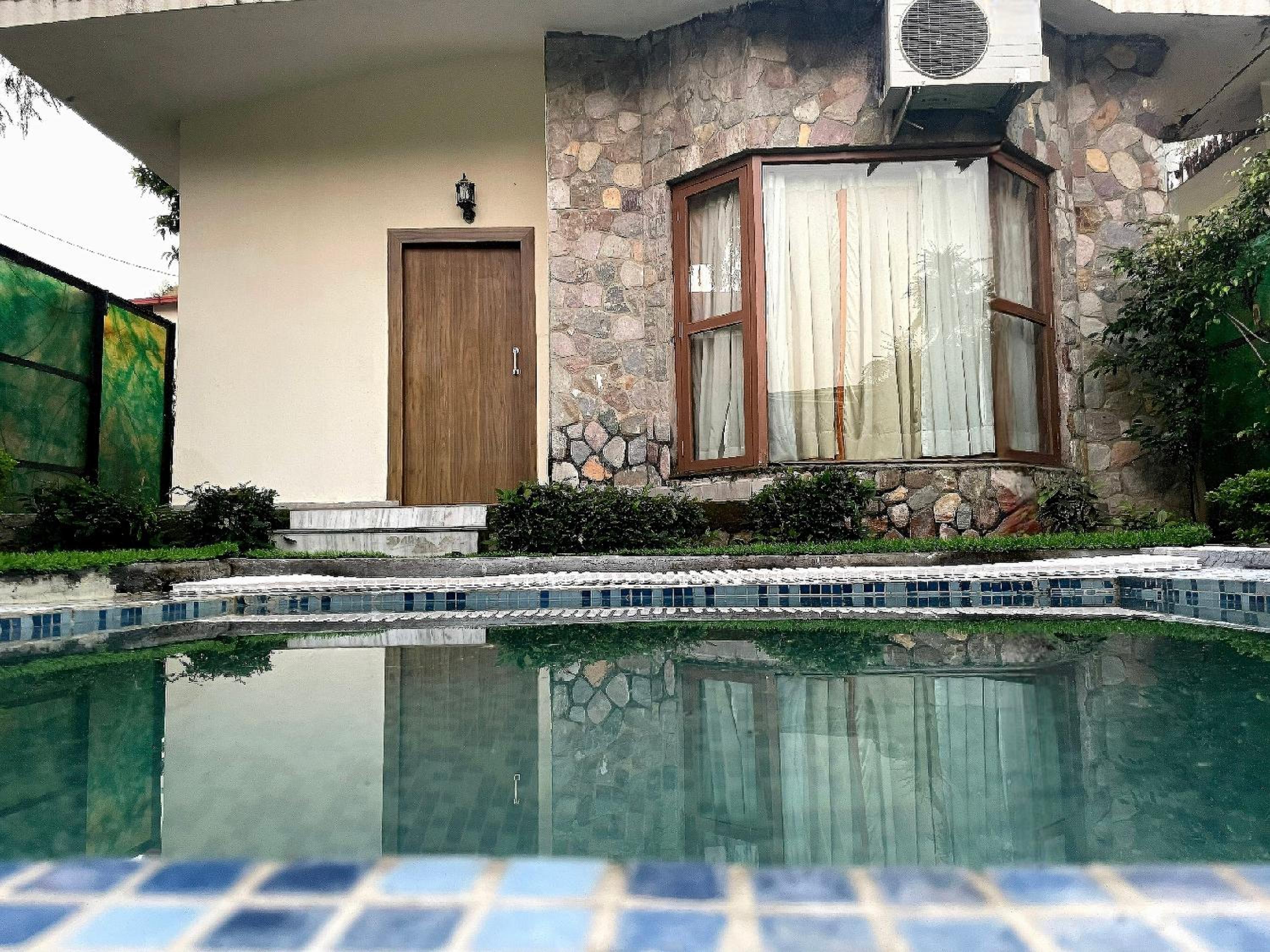 Cottage with plunge pool and 10% discount on food and soft beverages - Photo 3