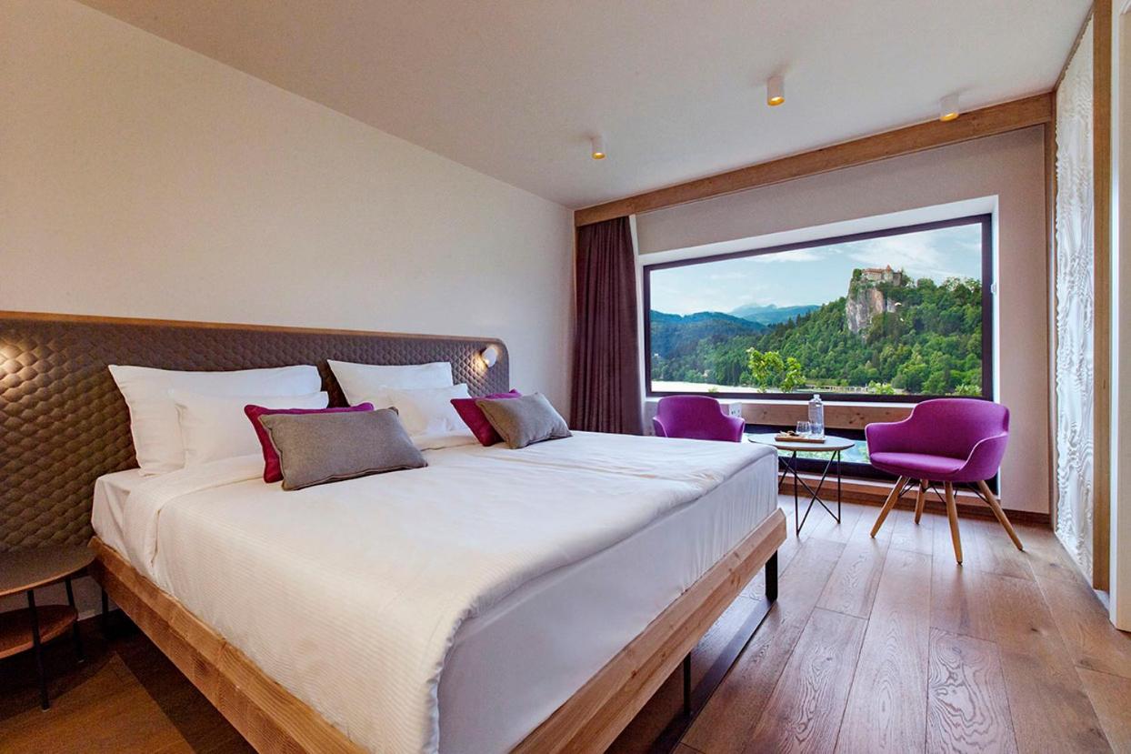 Suite with Lake View and Extra Bed
