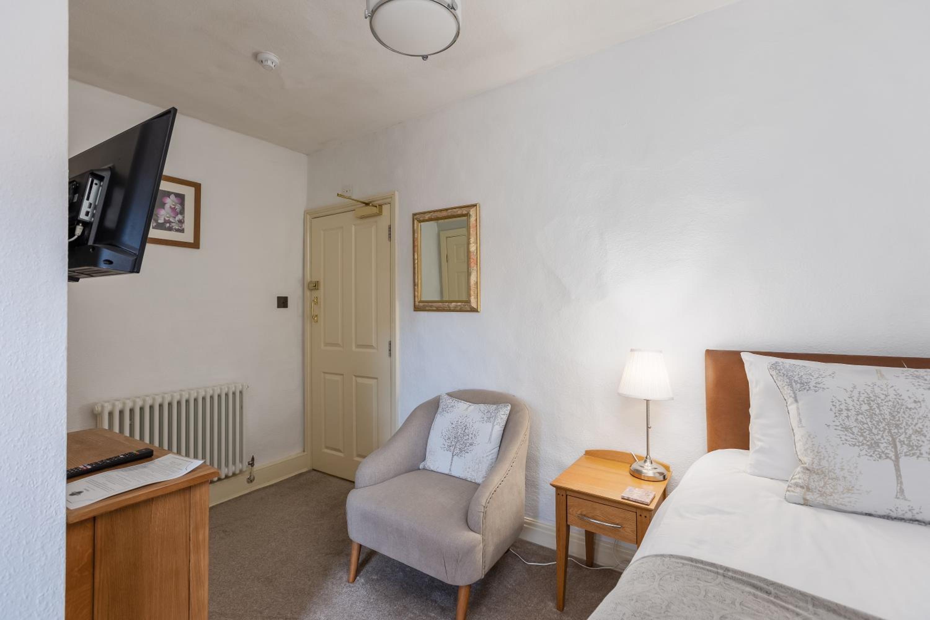 Classic Single Room with Shower photo 2
