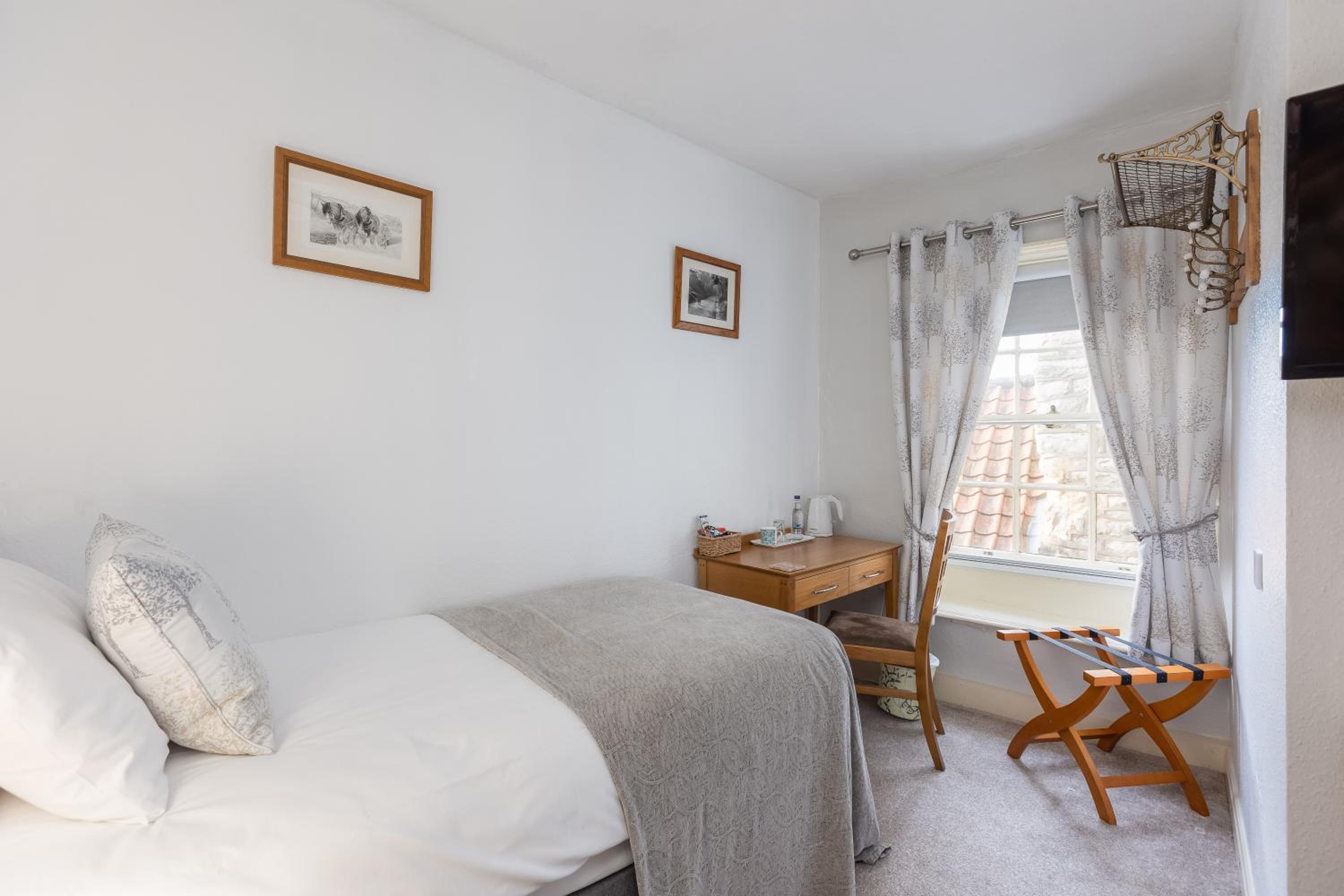 Classic Single Room with Shower photo 1