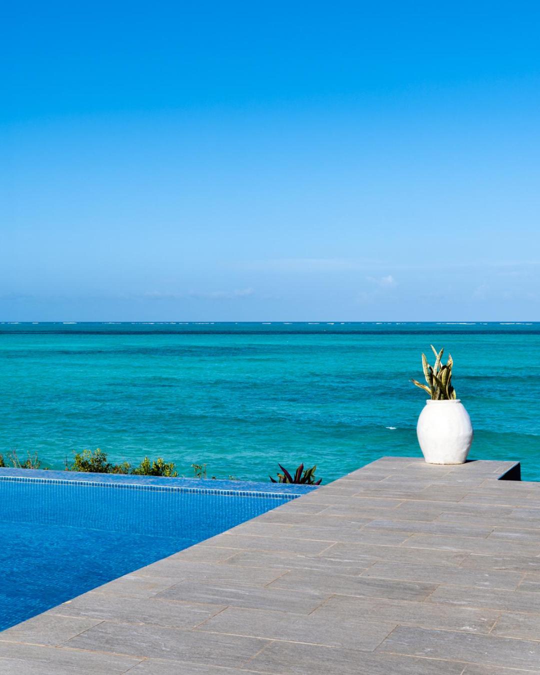 Villa - Beach Front - Photo 4