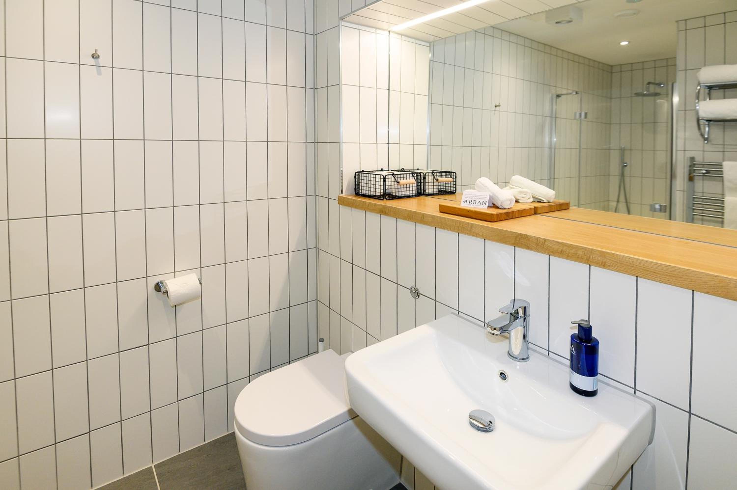 Standard Room with Marina View (Dog Friendly) - Photo 7