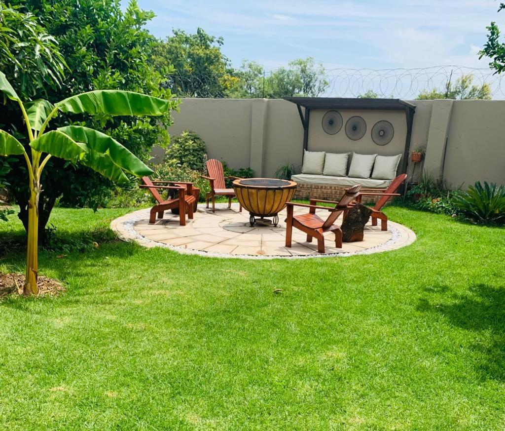 Double Room with Patio - Photo 8