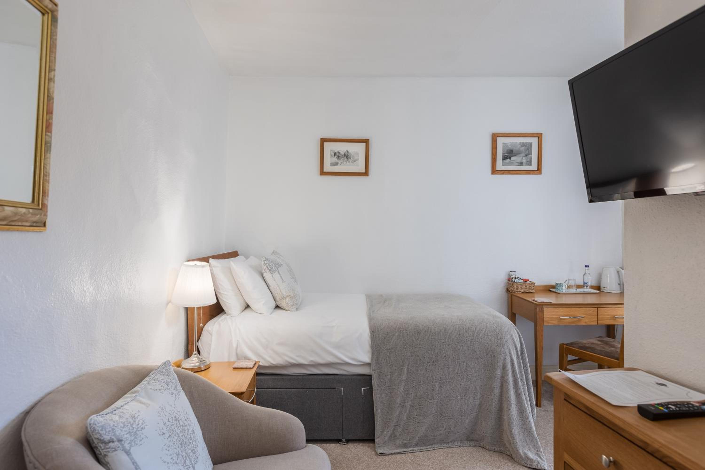 Classic Single Room with Shower photo 3