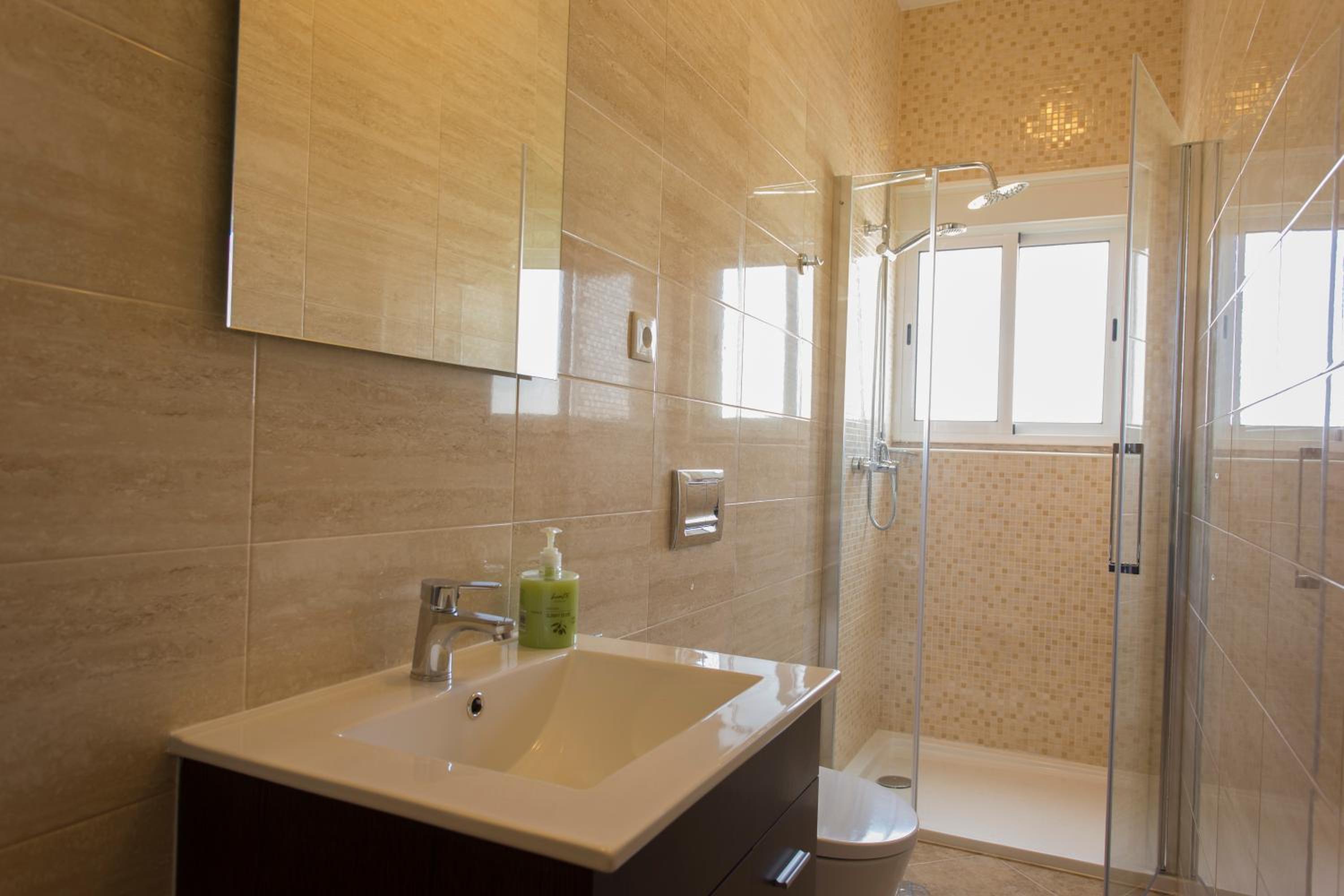 Double Room with Shared Bathroom photo 3
