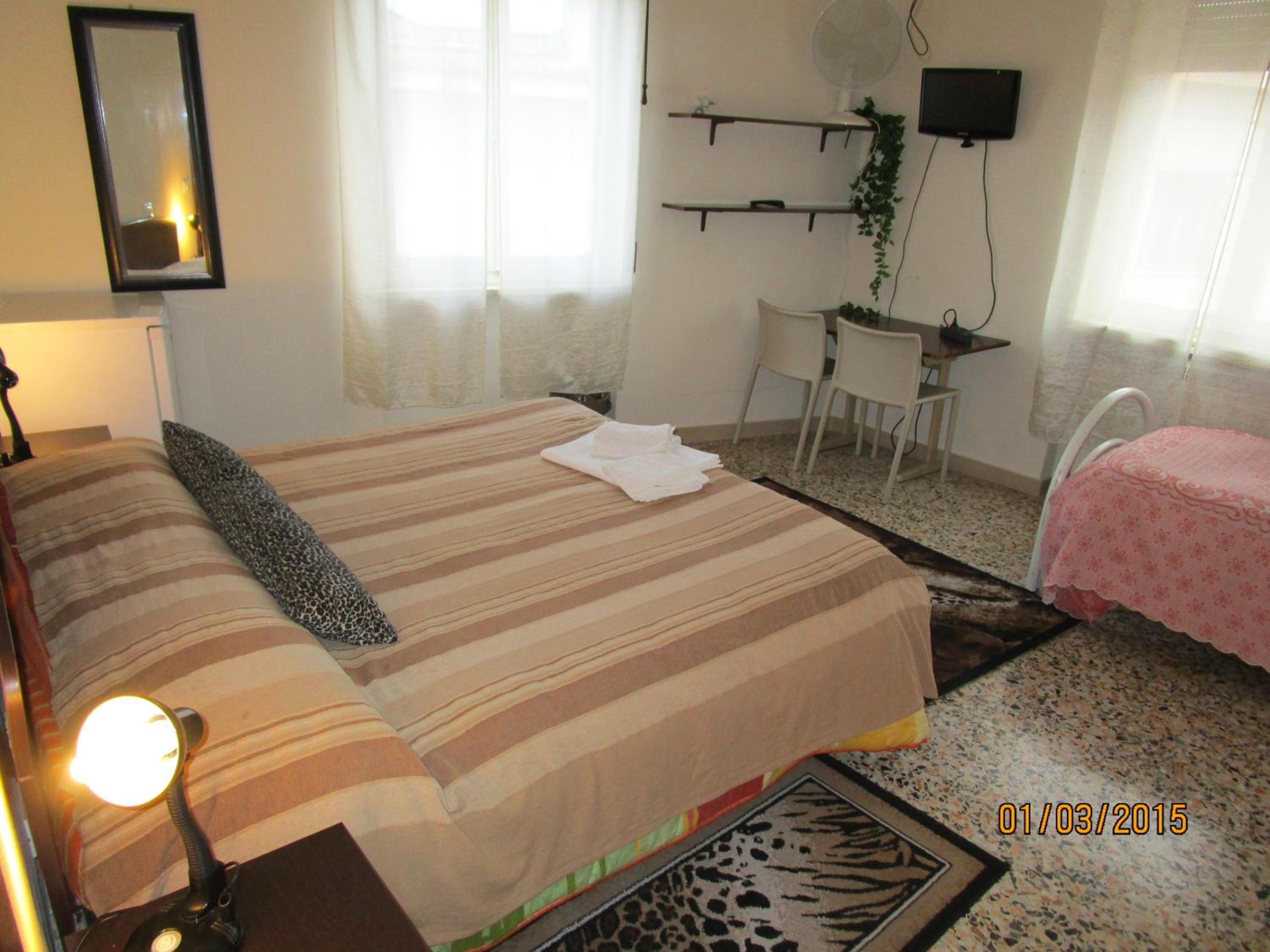 Triple Room with Private External Bathroom - Photo 4