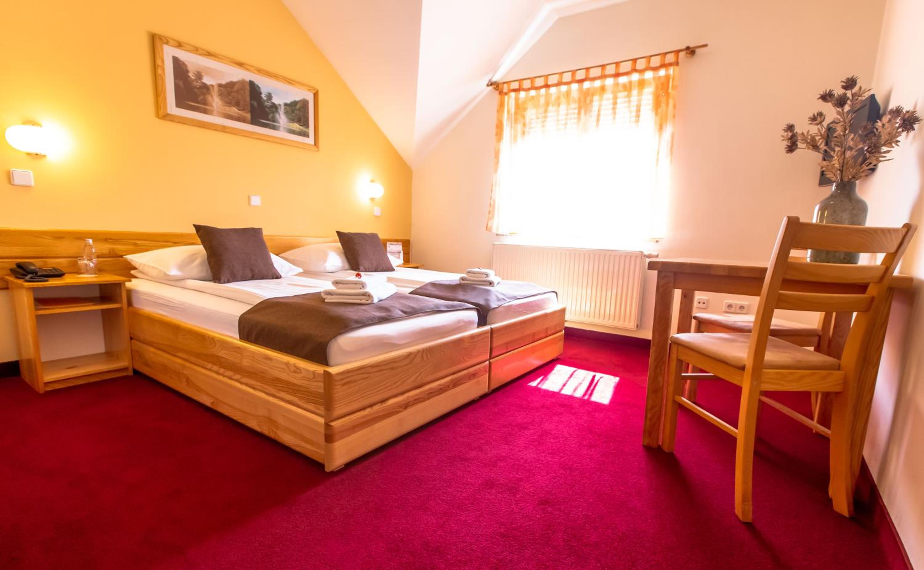 Large Twin Room - Photo 4