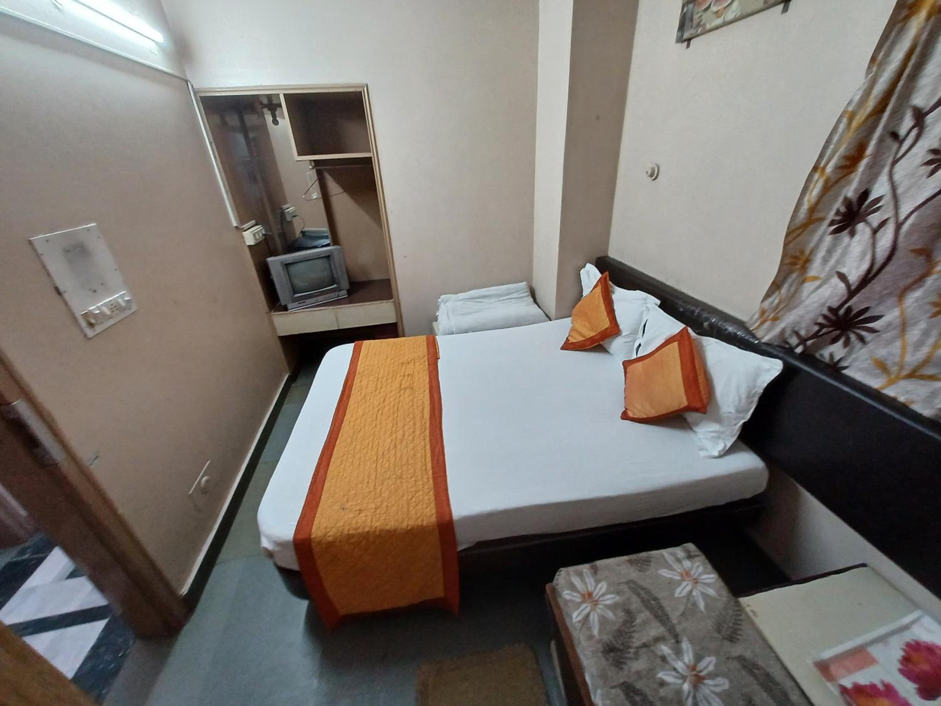 Deluxe Room - Photo 8