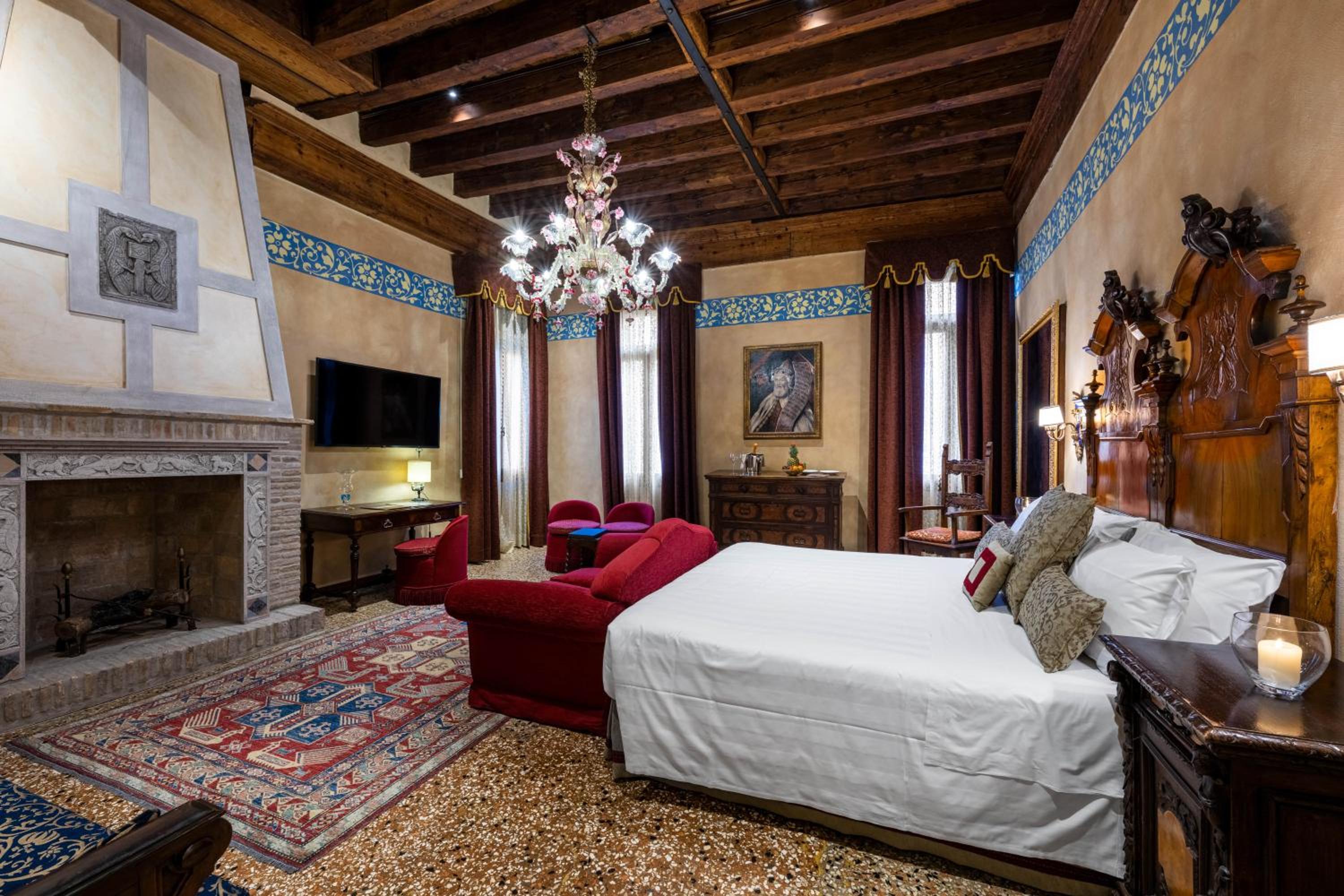 Junior Suite with Canal View