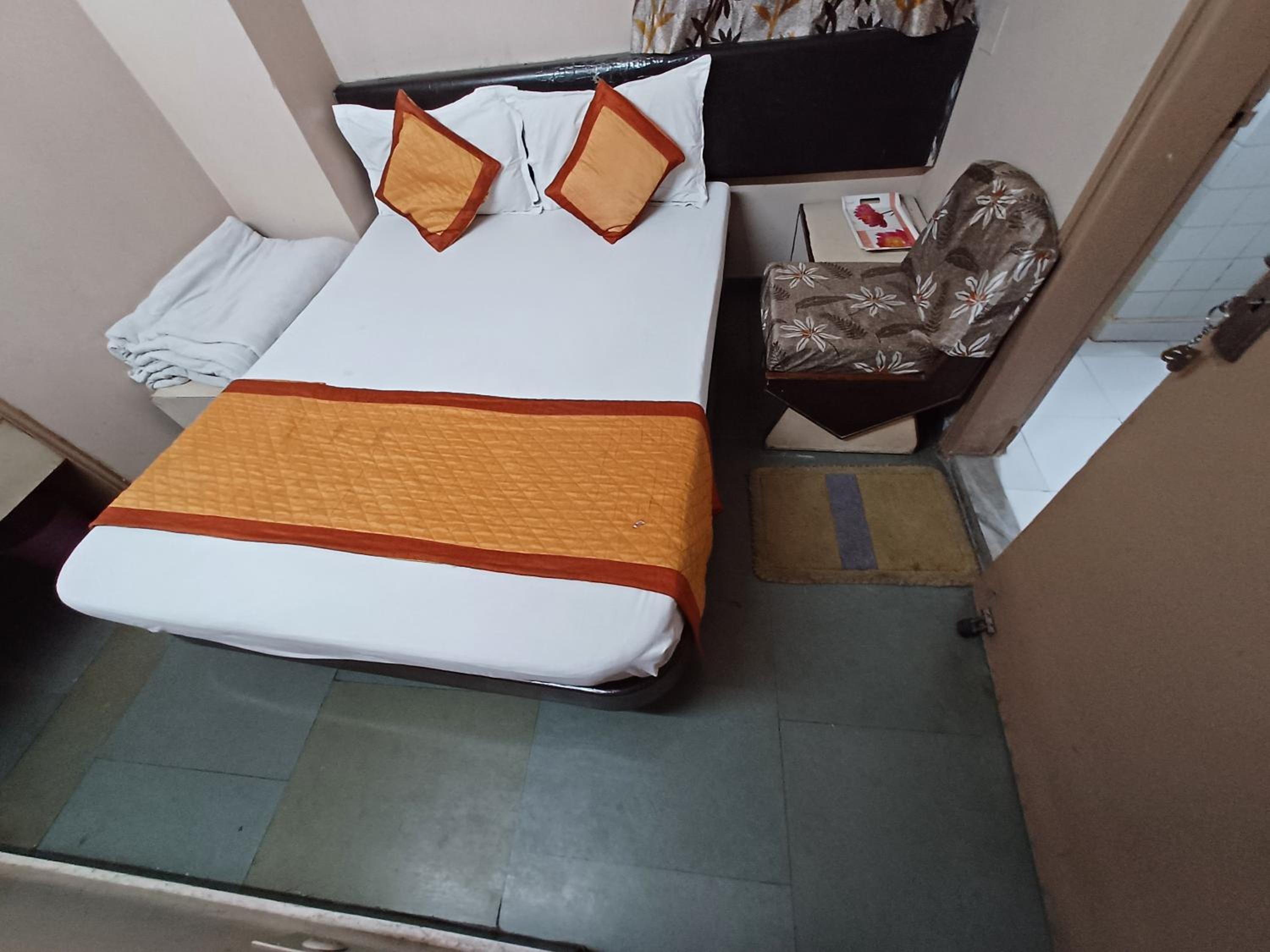 Standard Double Room with Shared Bathroom