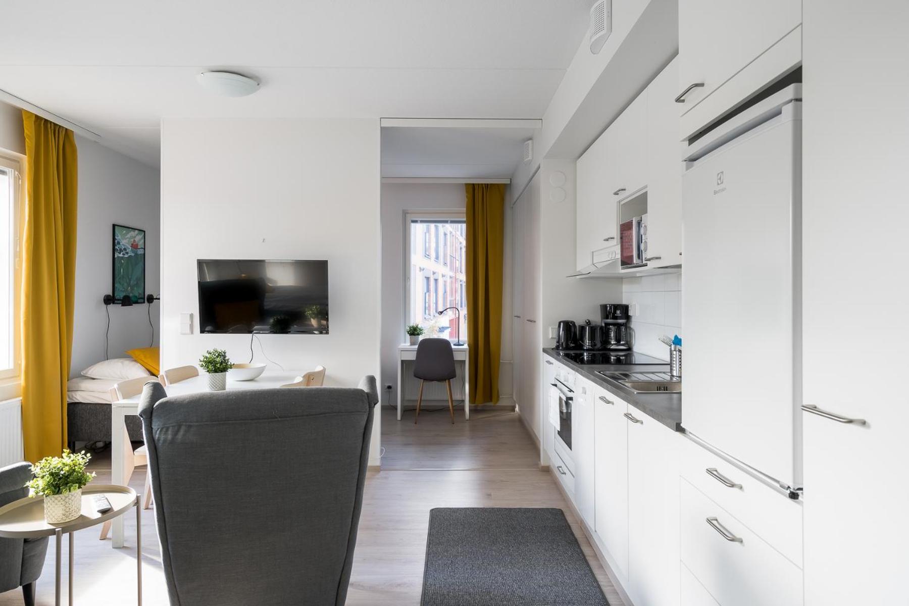 Apartment with Balcony photo 2