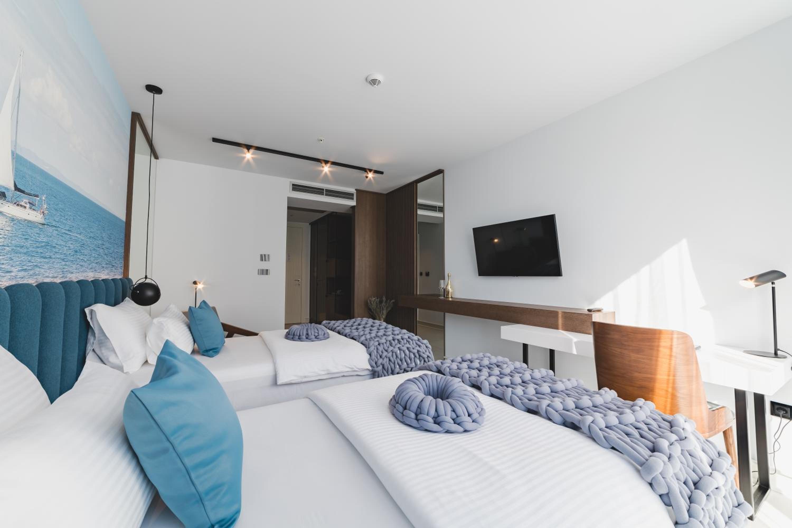 Twin Room - Photo 1