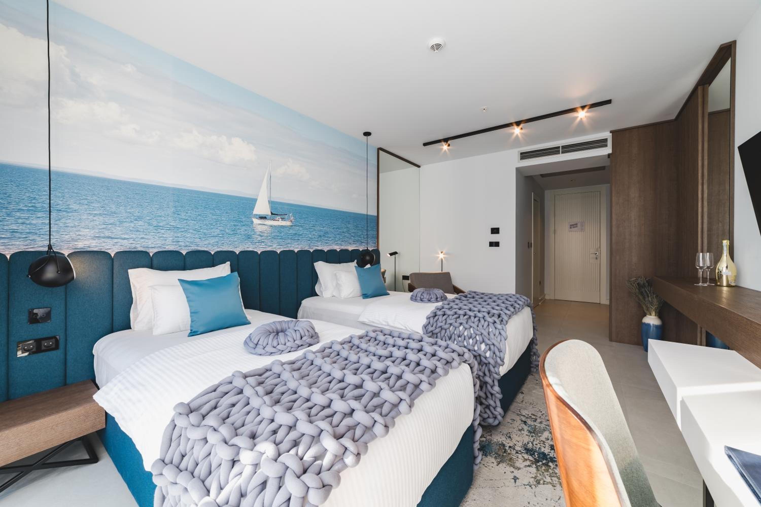 Twin Room - Photo 2