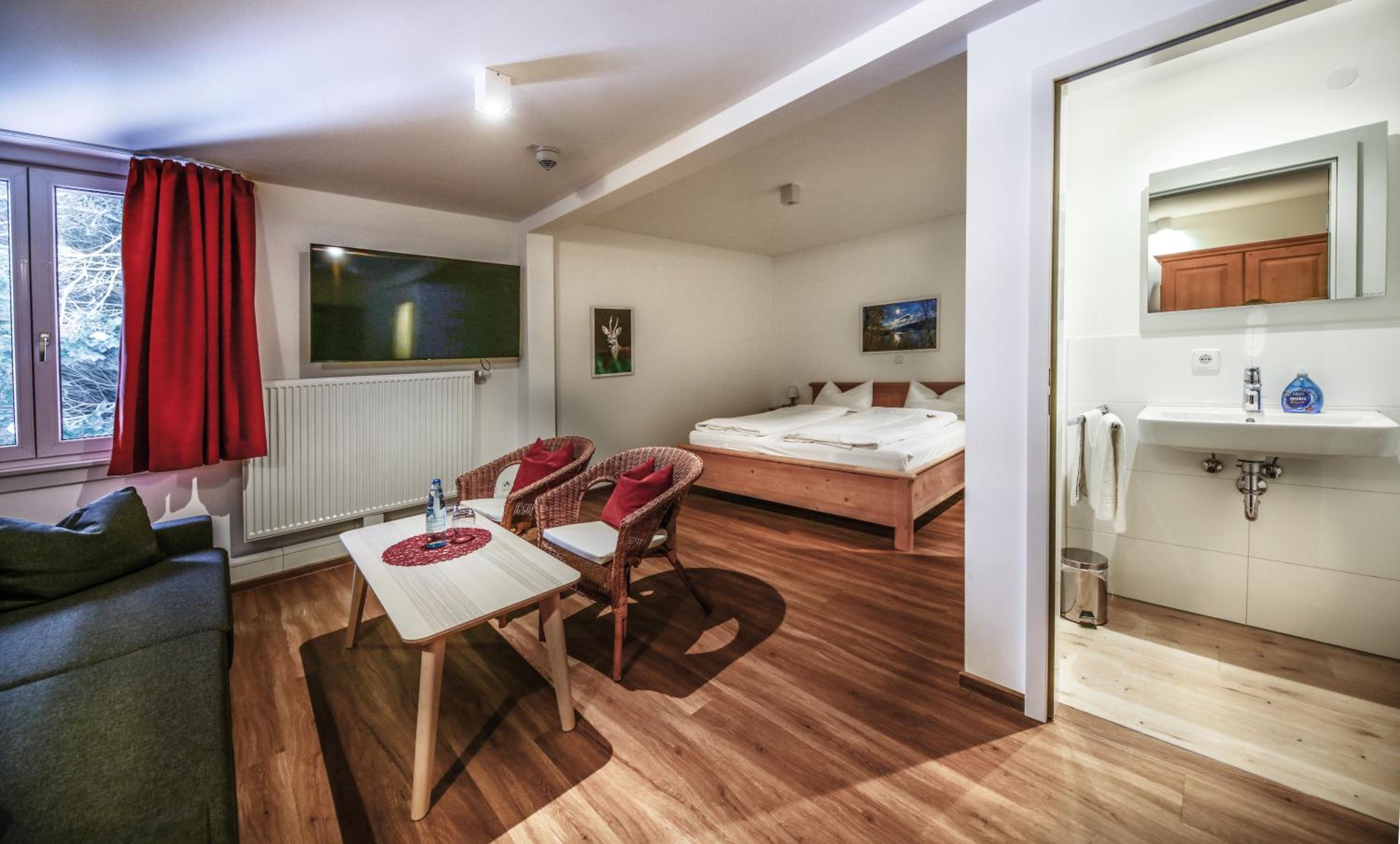 Large Double Room - Photo 4