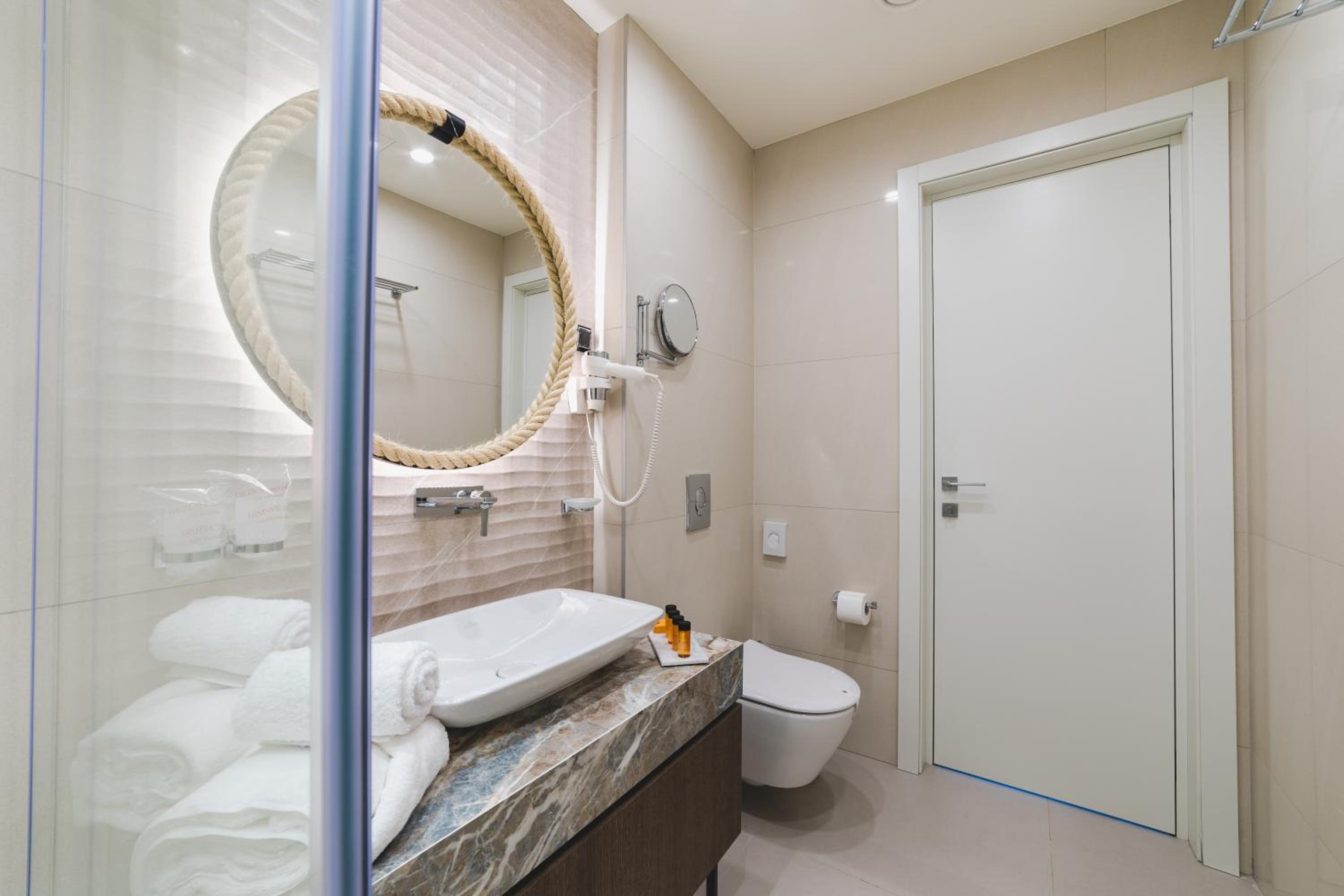 Double Room - Photo 4