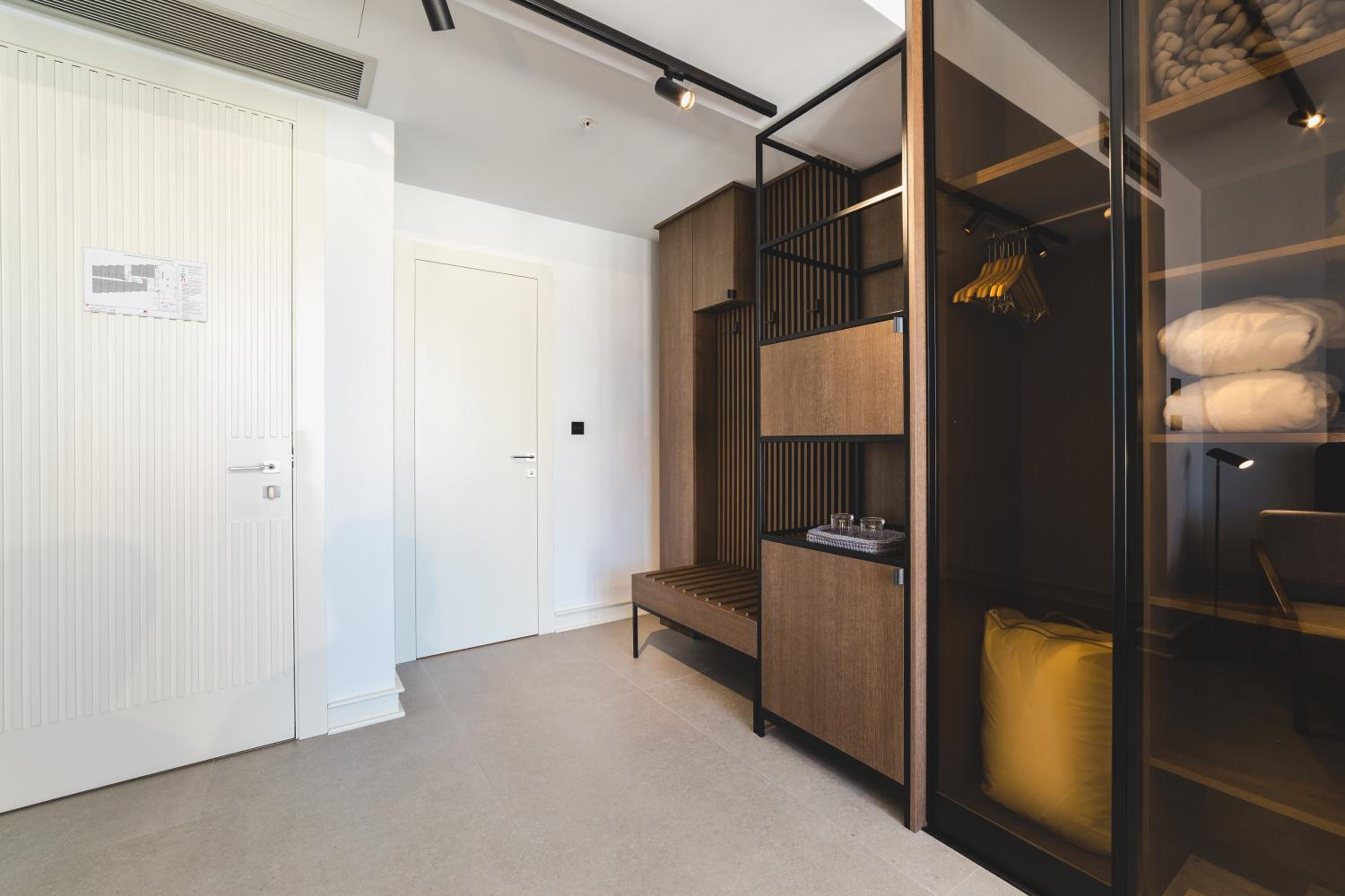 Twin Room - Photo 8