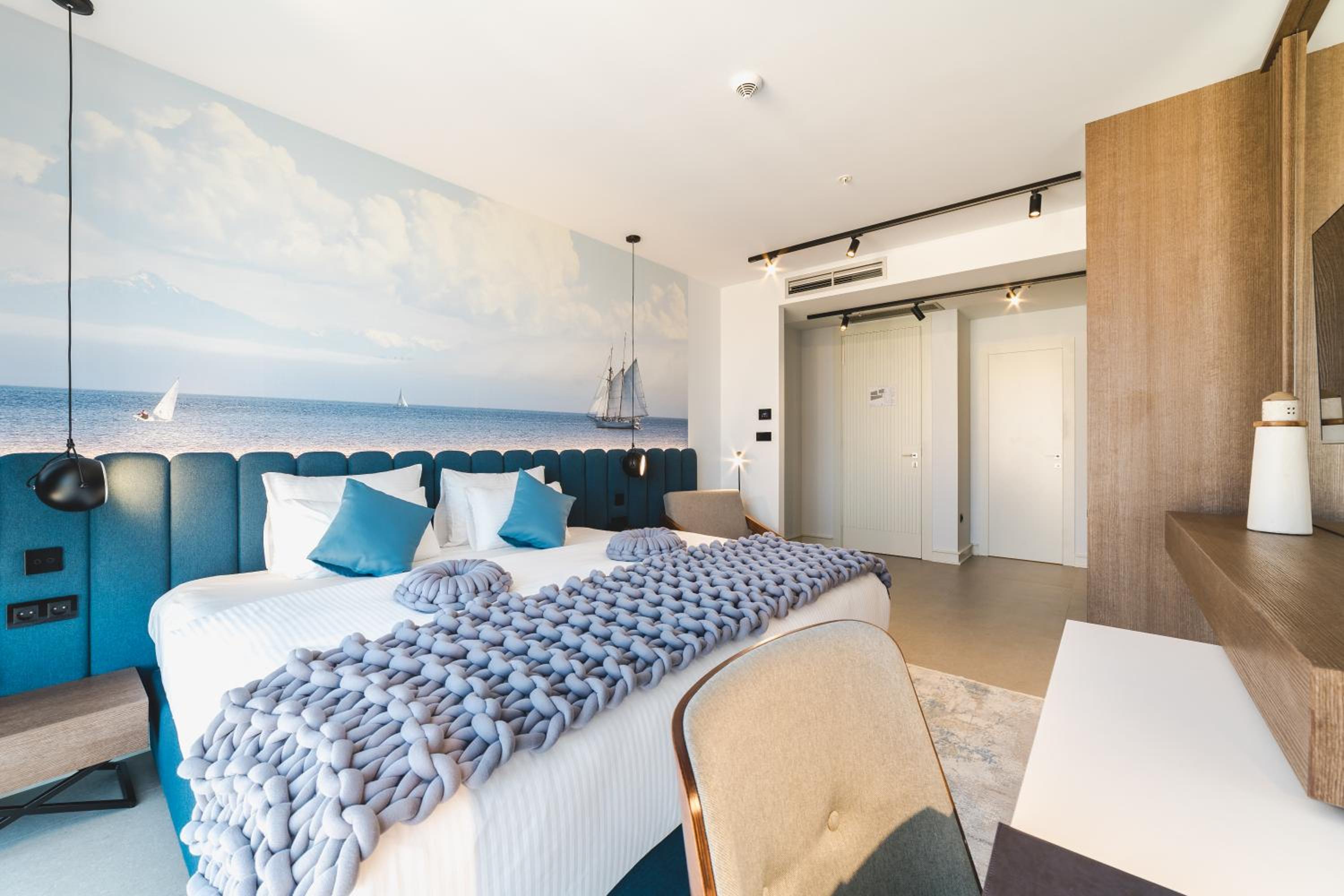 Double Room - Photo 11