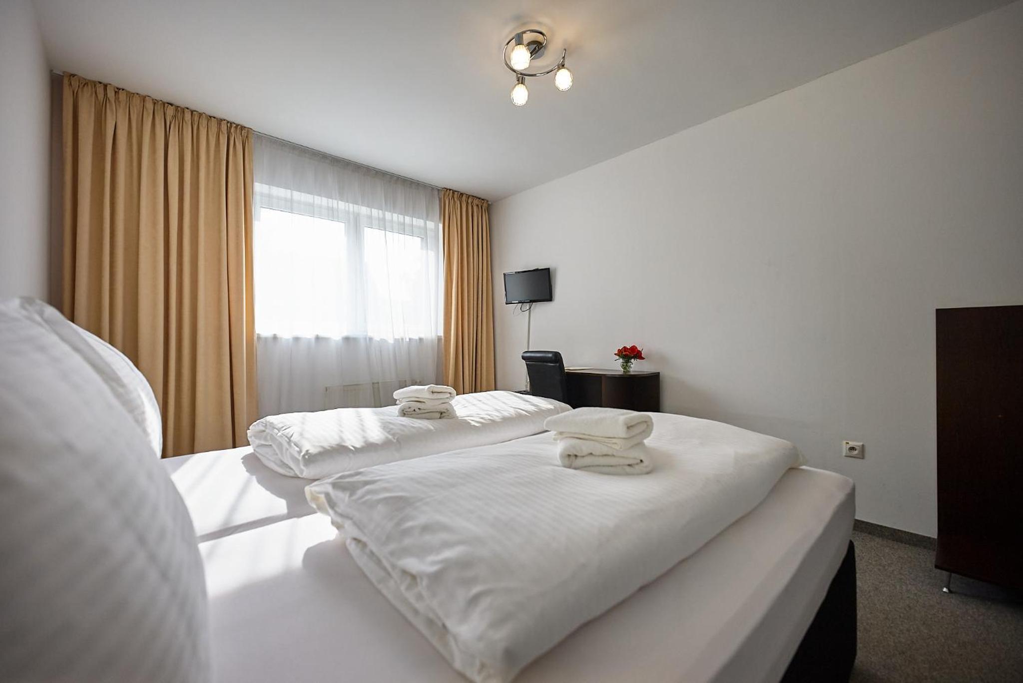 Standard Twin Room - Photo 2