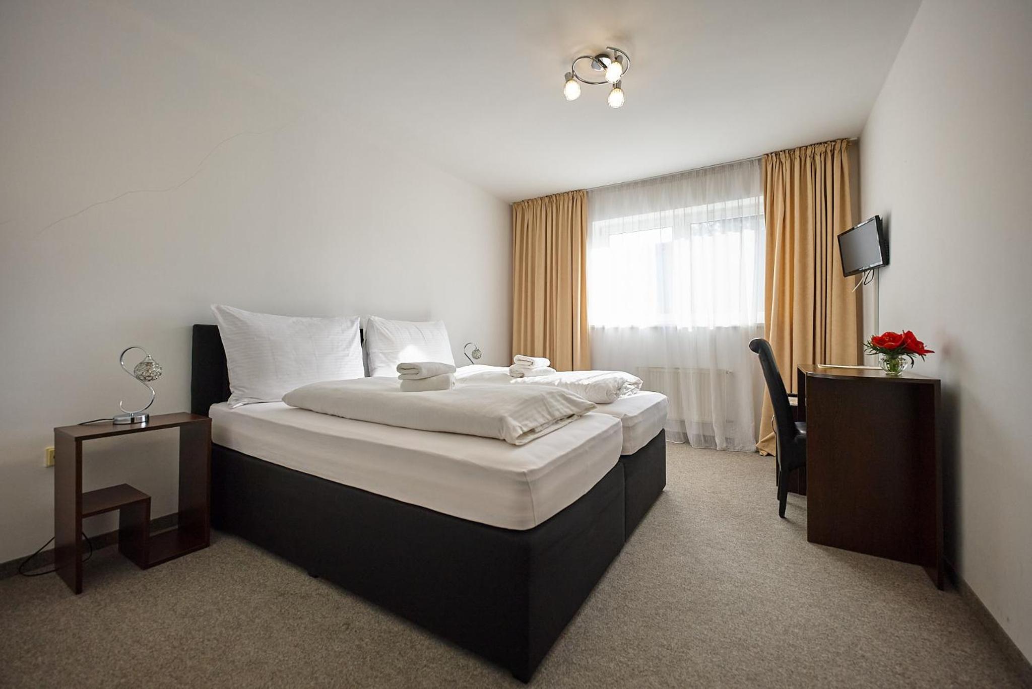 Standard Twin Room - Photo 1