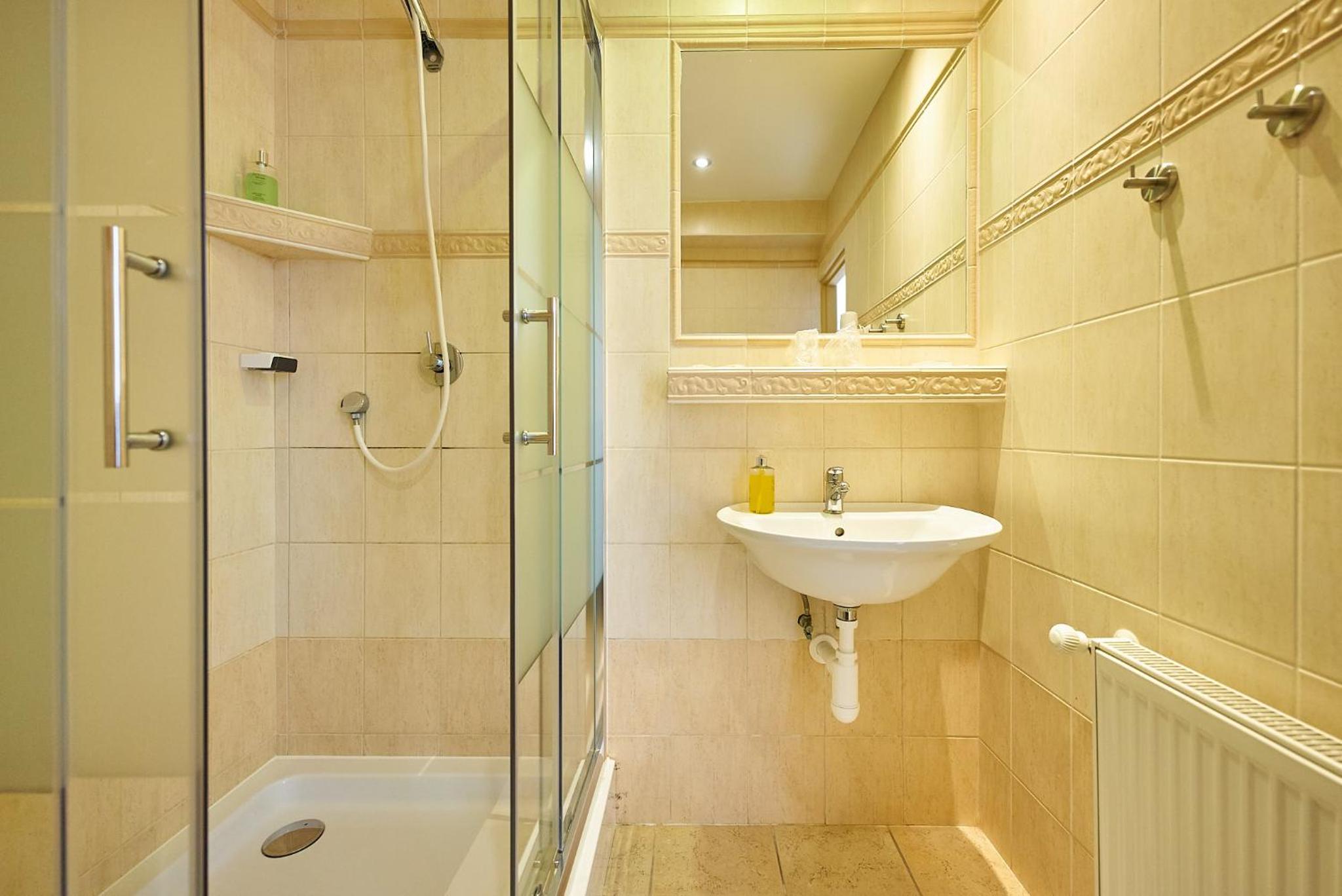 Standard Twin Room - Photo 4