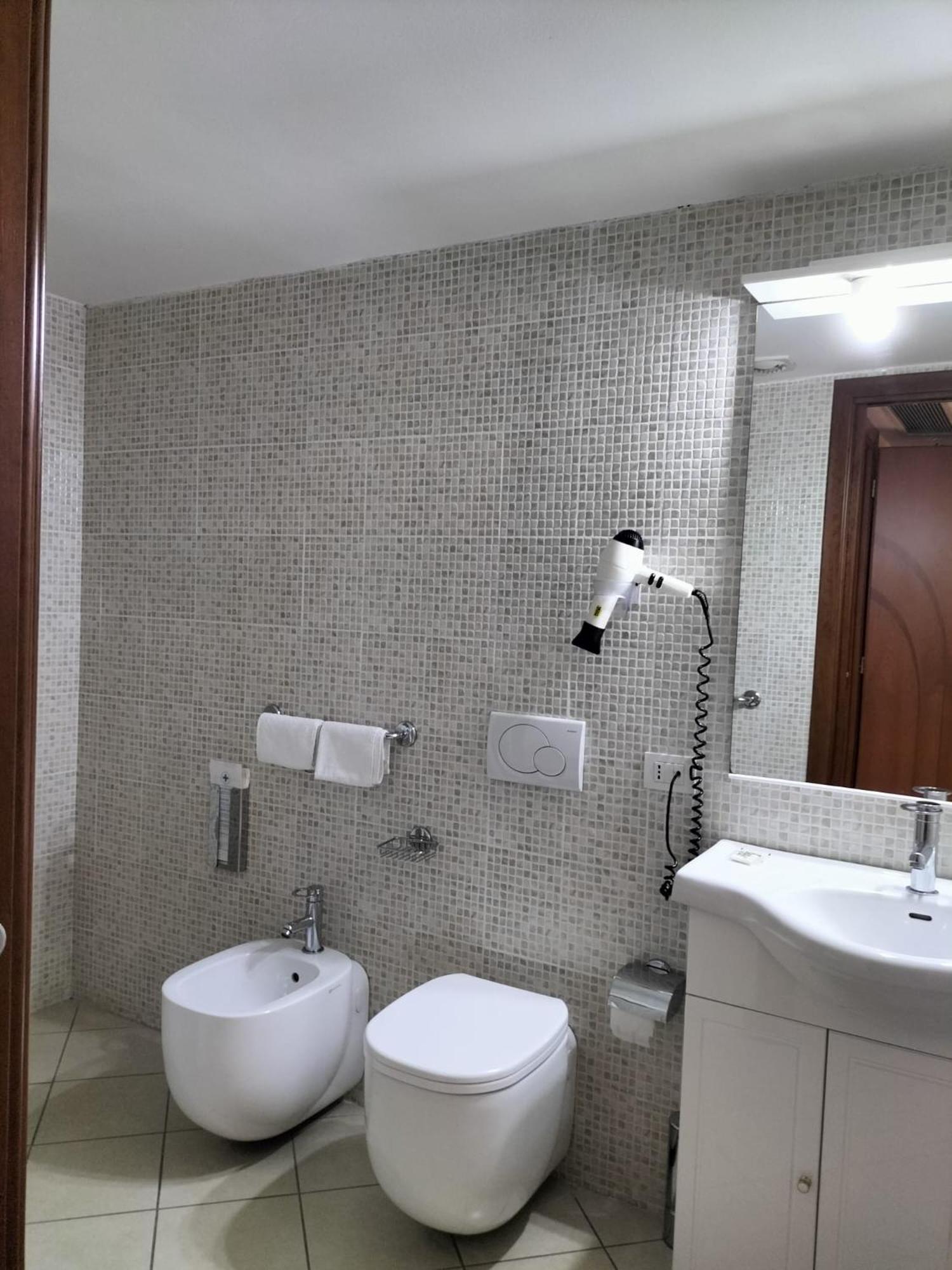 Double Room - Photo 5
