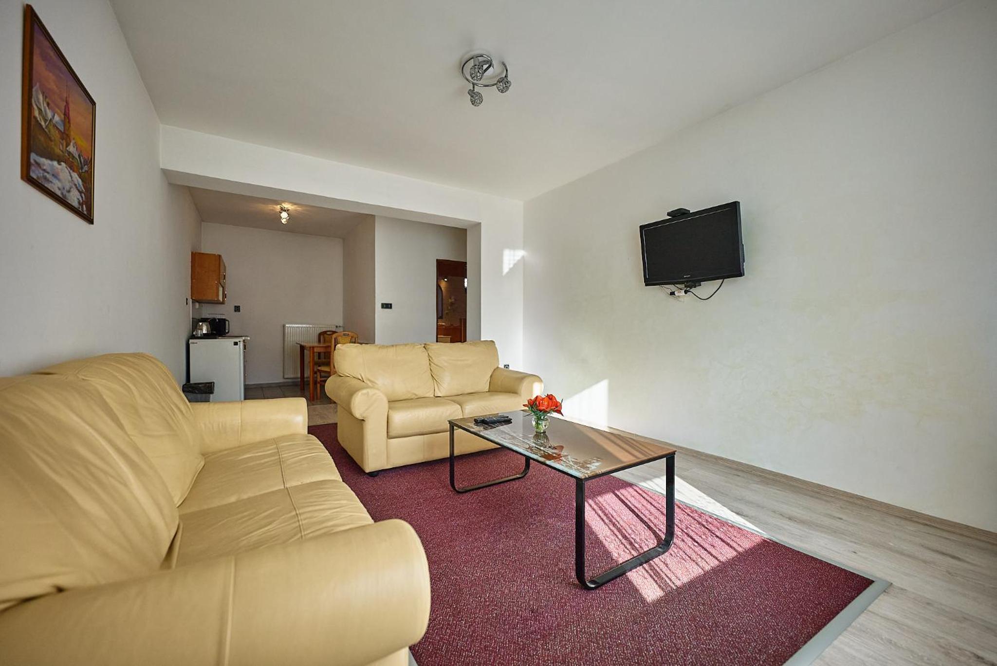 Family Room - Photo 8