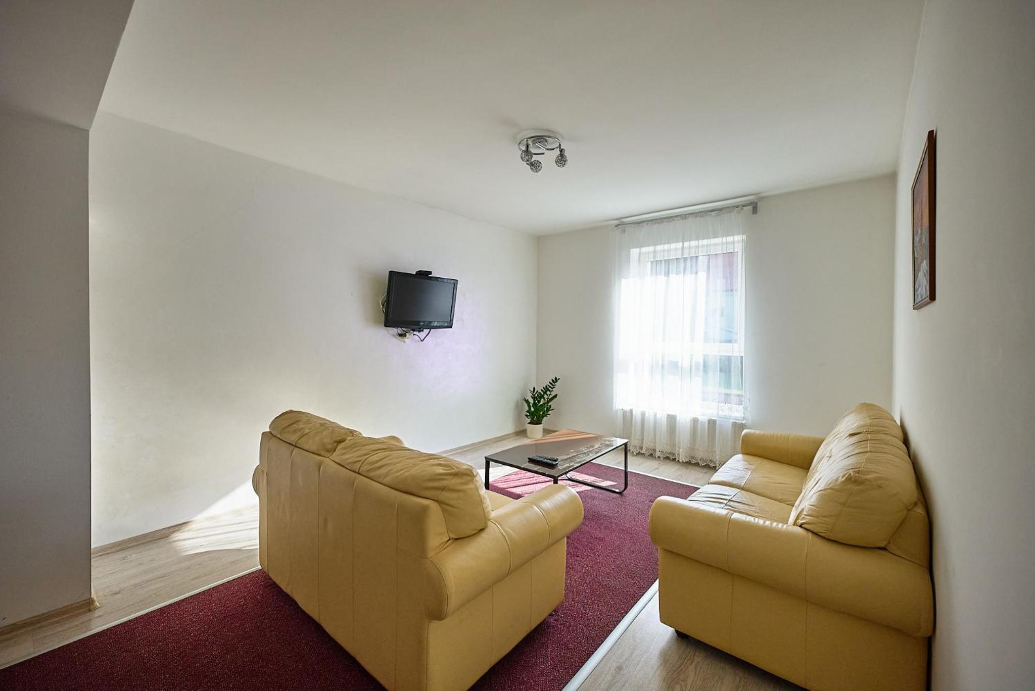 Family Room - Photo 4