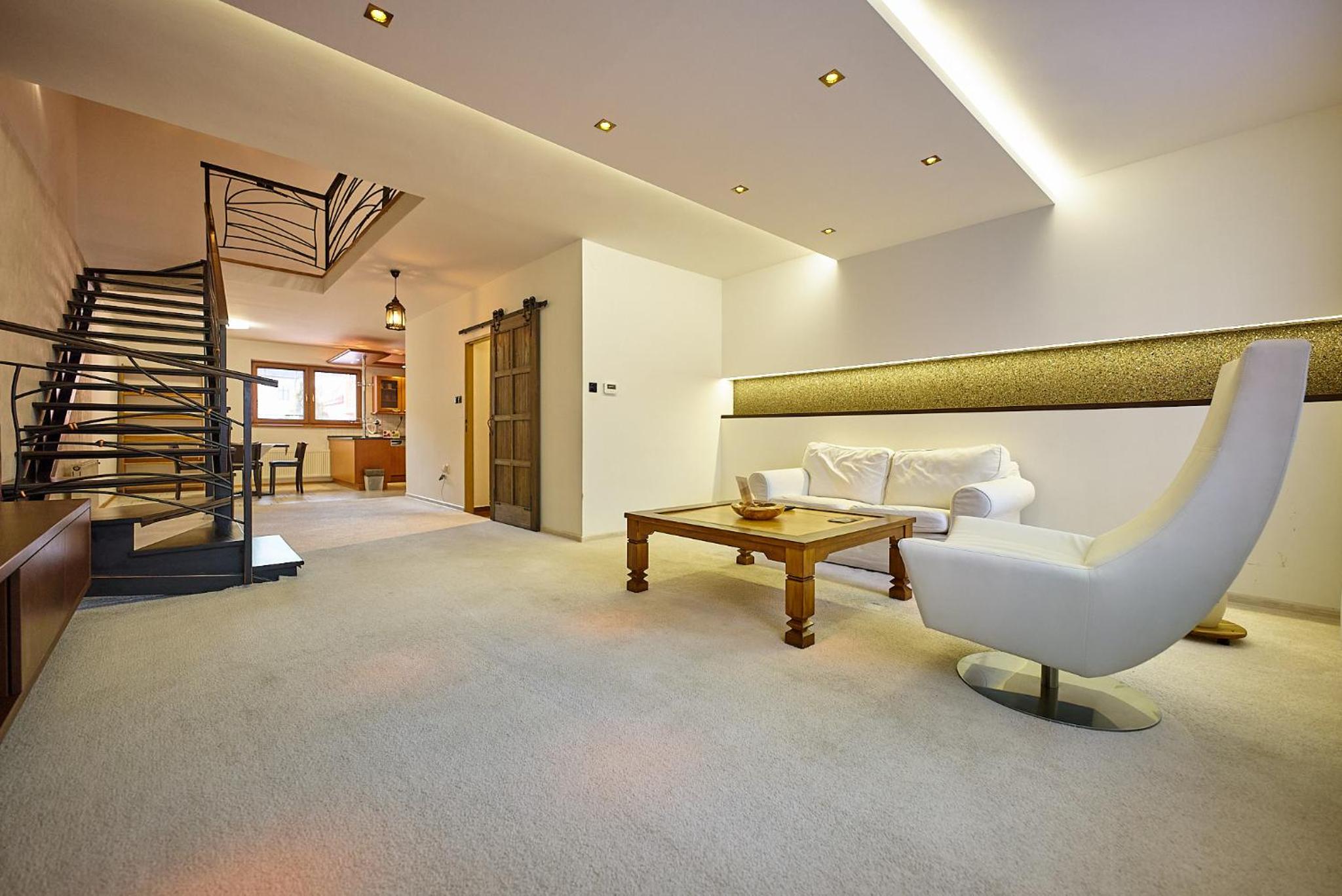 Studio - Split Level - Photo 6