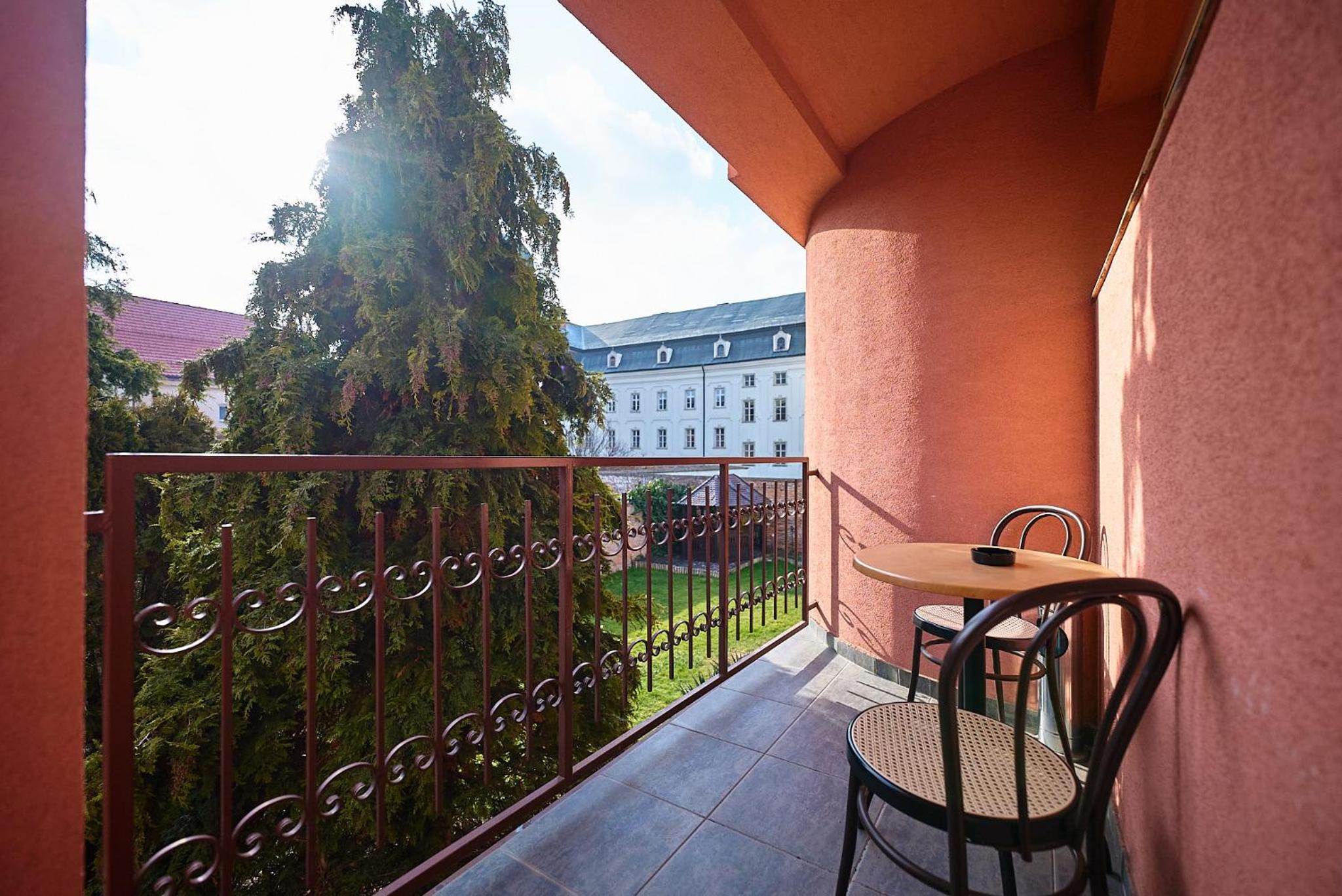 Twin Room with Balcony - Photo 7