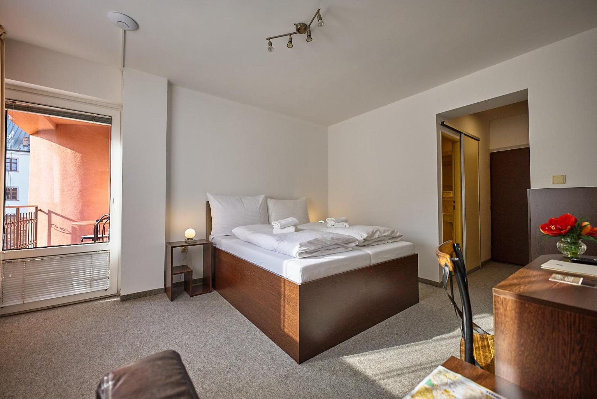Twin Room with Balcony - Photo 3