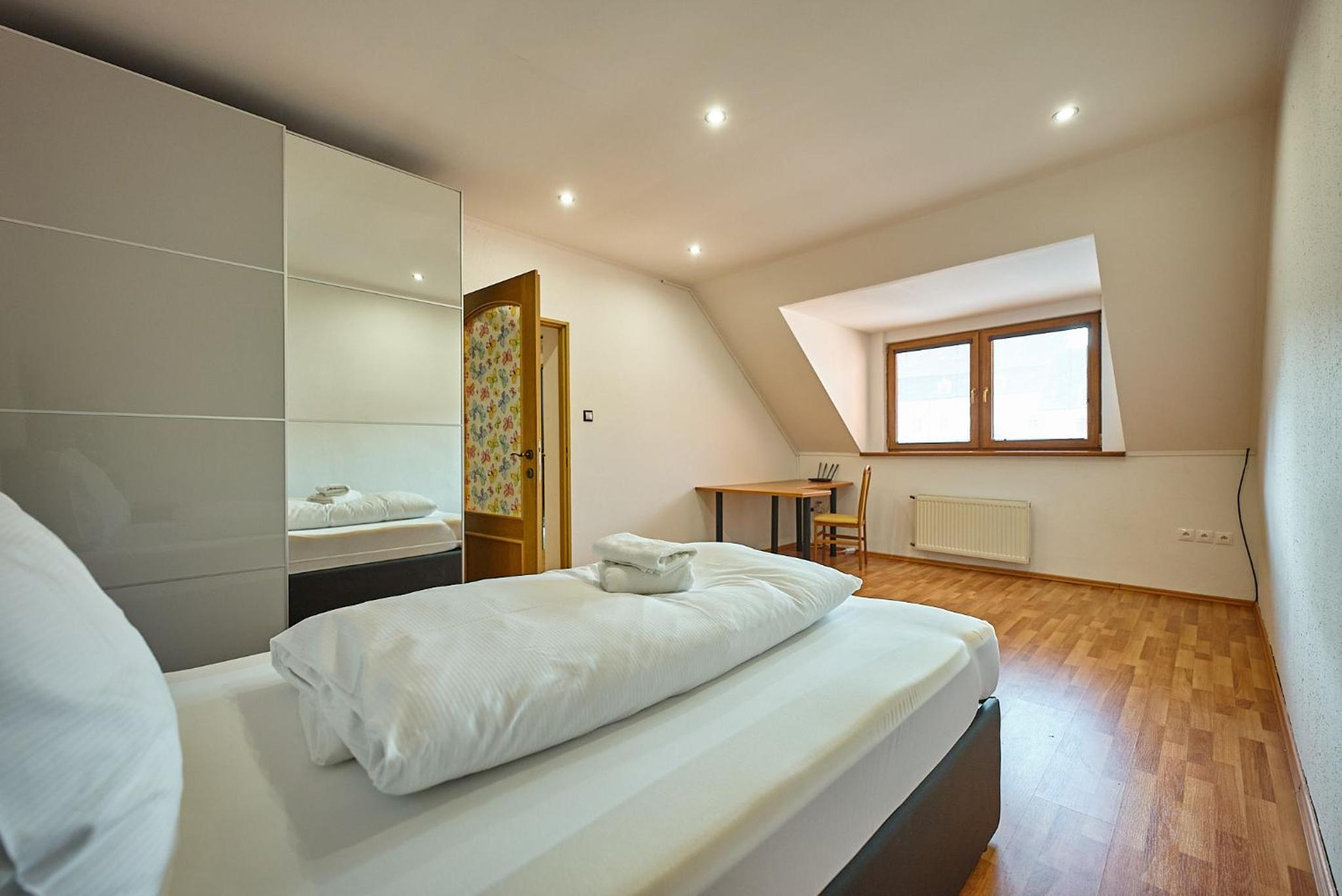 Studio - Split Level - Photo 10