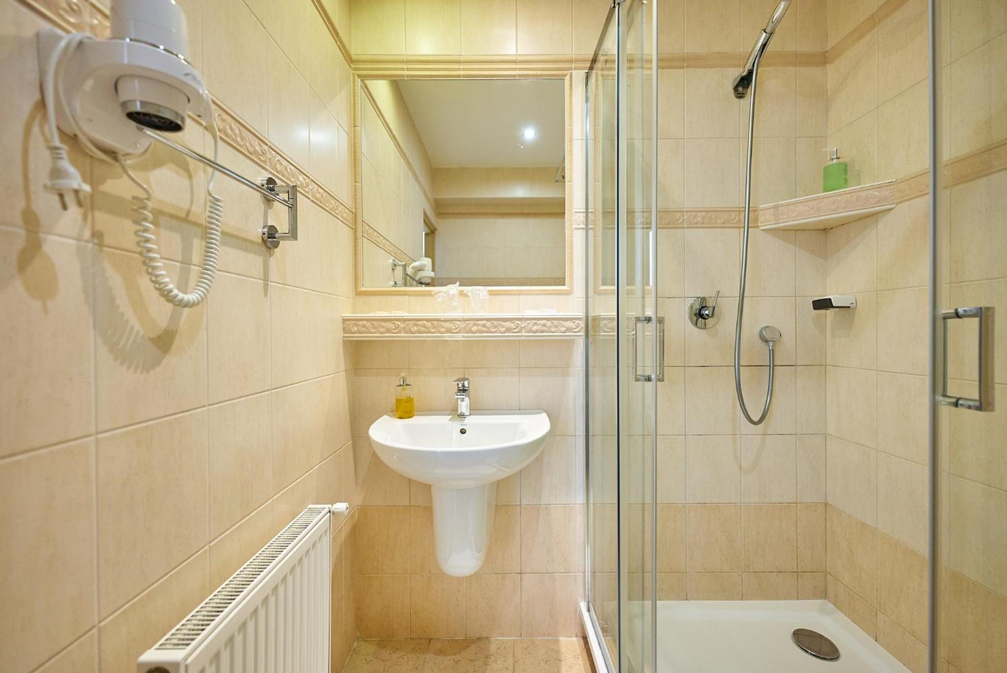 Twin Room with Balcony - Photo 6