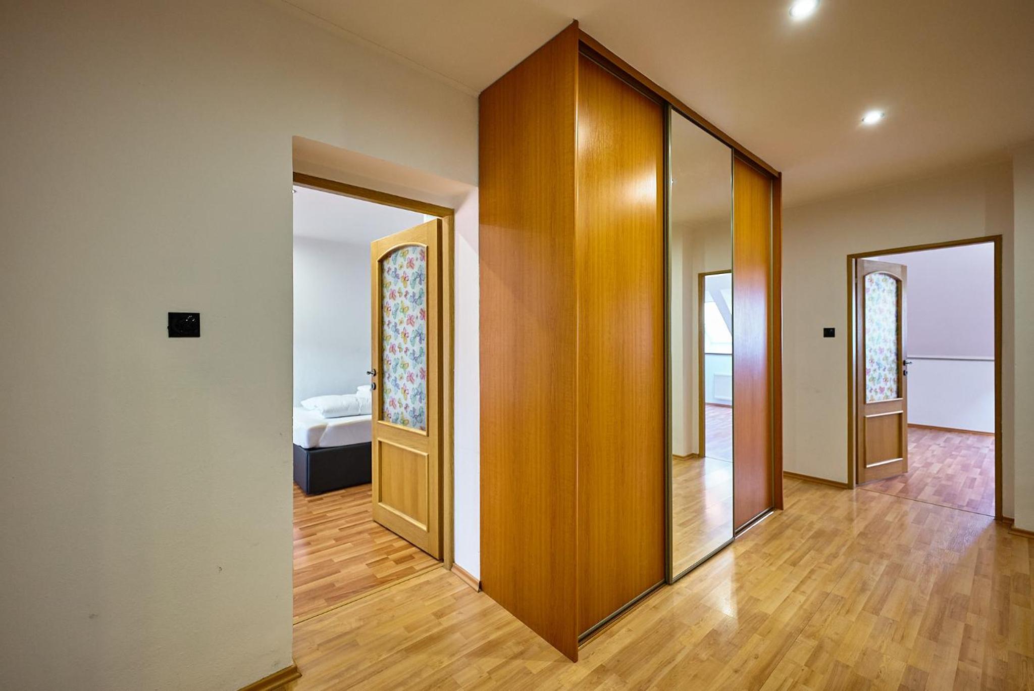 Studio - Split Level - Photo 12