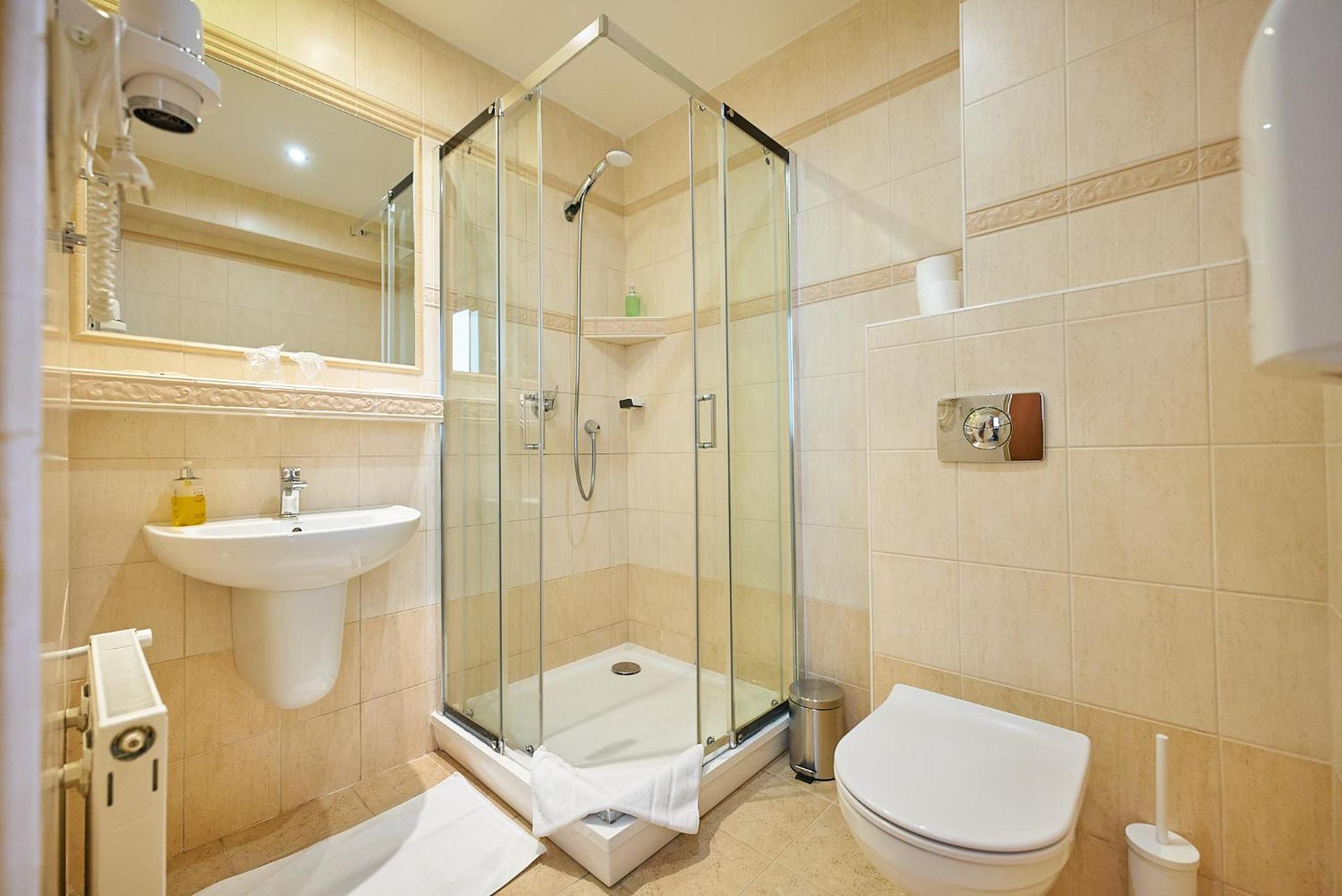 Twin Room with Balcony - Photo 5