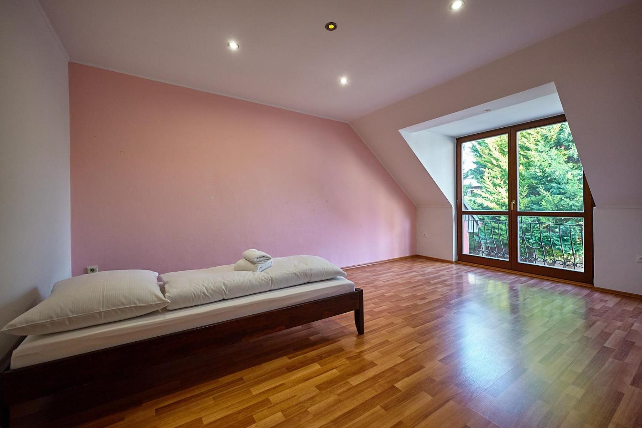 Studio - Split Level - Photo 16