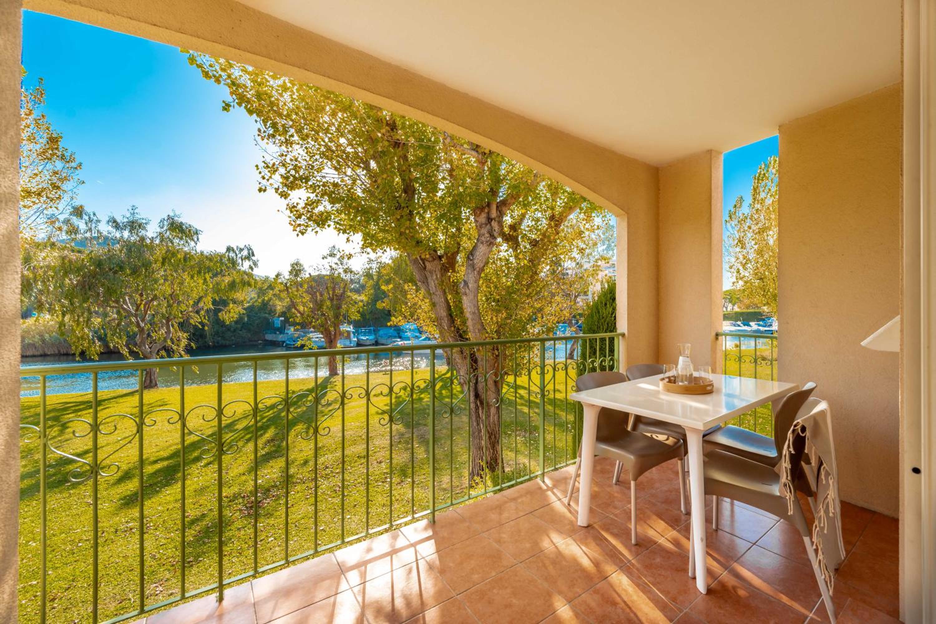 Superior One-Bedroom Apartment with Terrace or Balcony (5 People) - River View - Photo 5