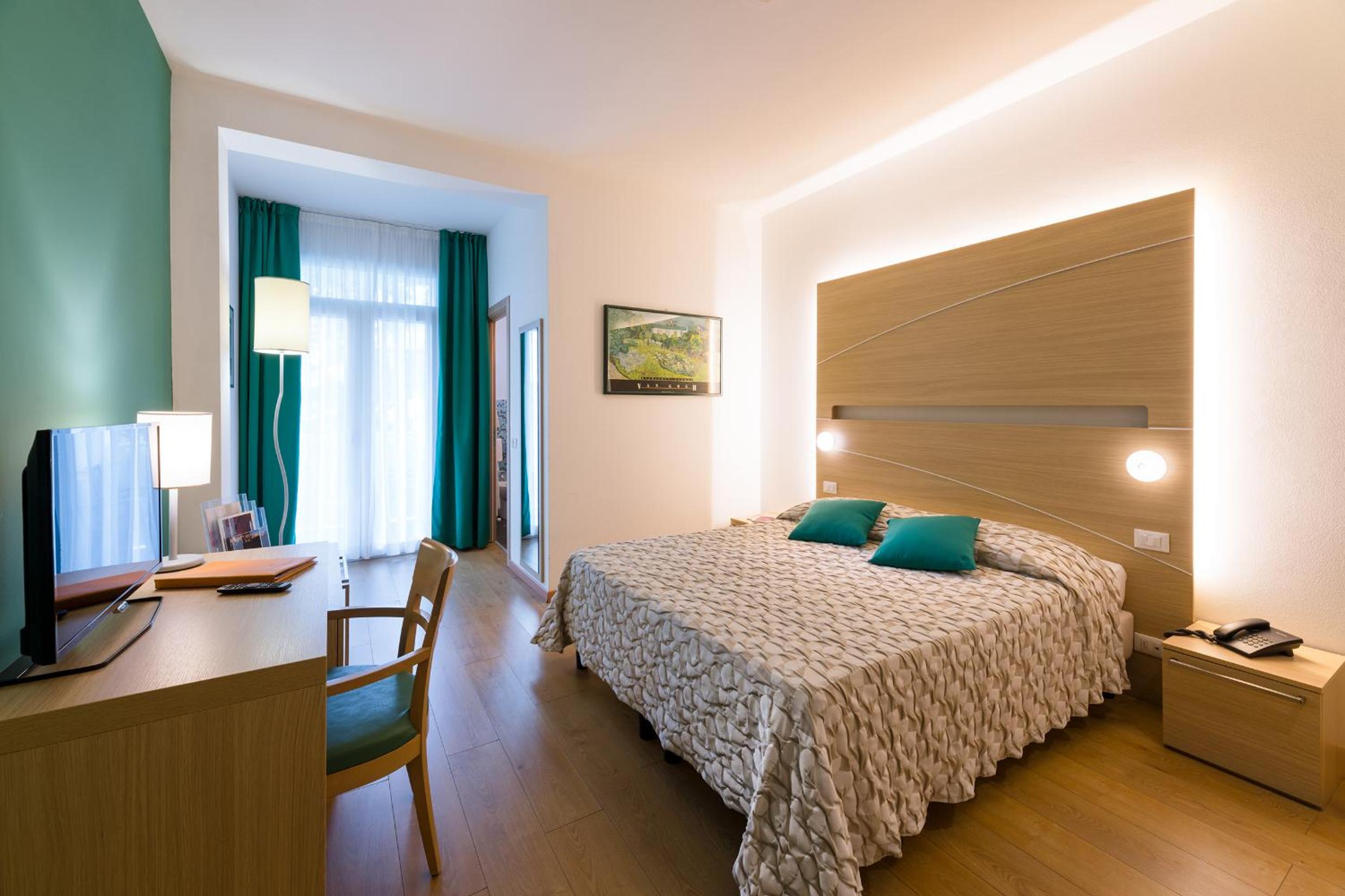 Standard Double or Twin Room photo 1