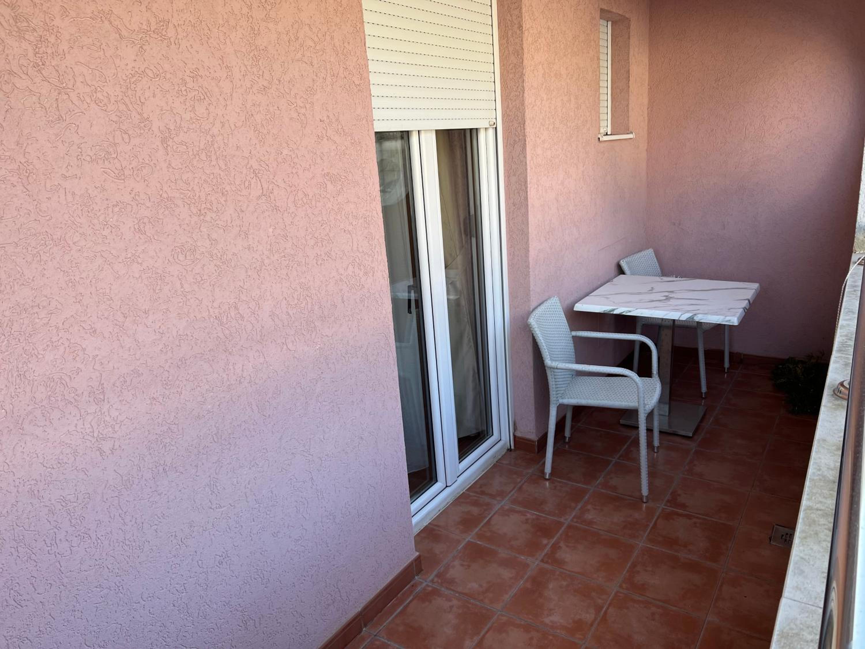 One-Bedroom Apartment with Terrace - Photo 12