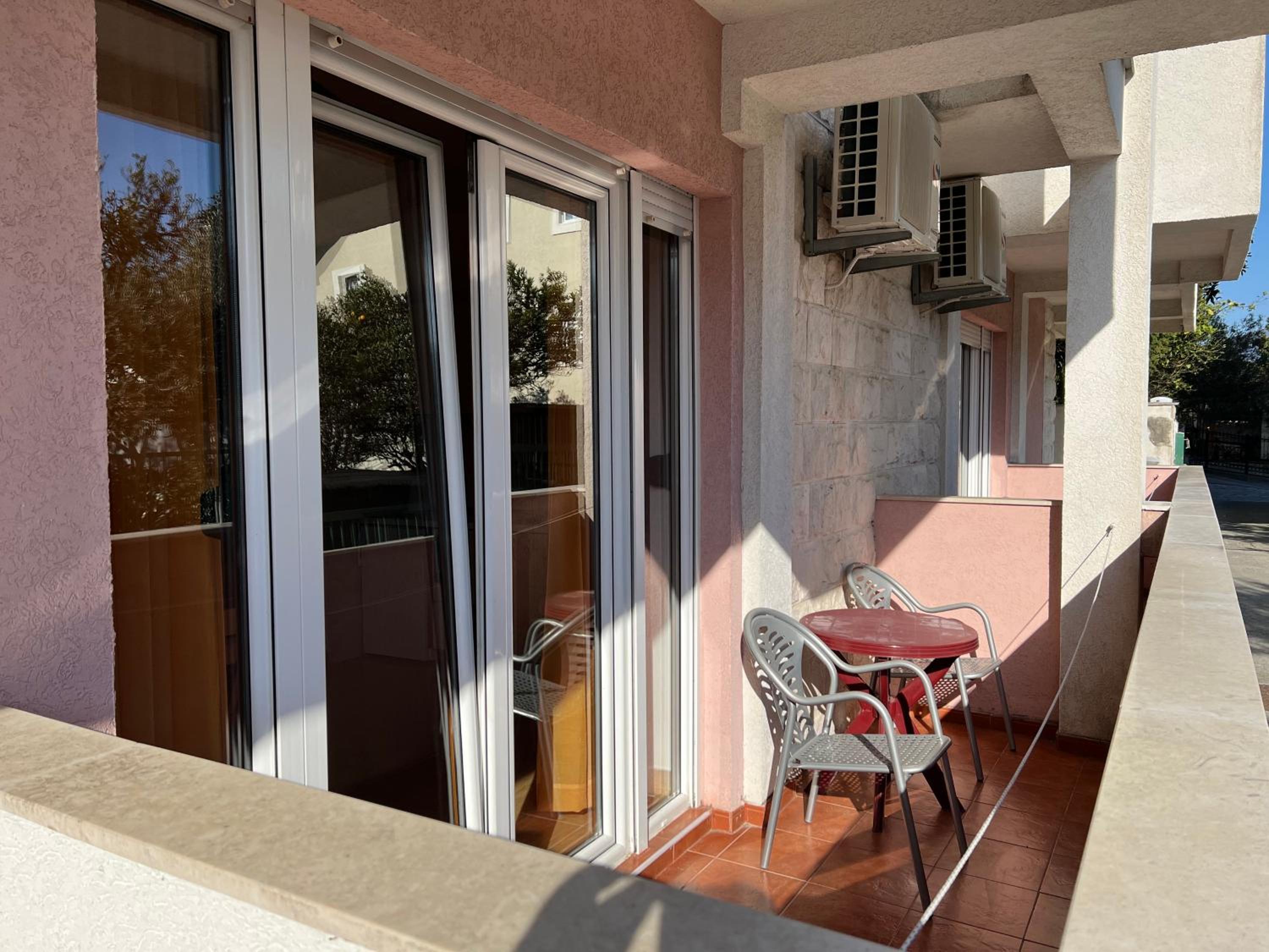 Deluxe One-Bedroom Apartment with Terrace - Photo 15