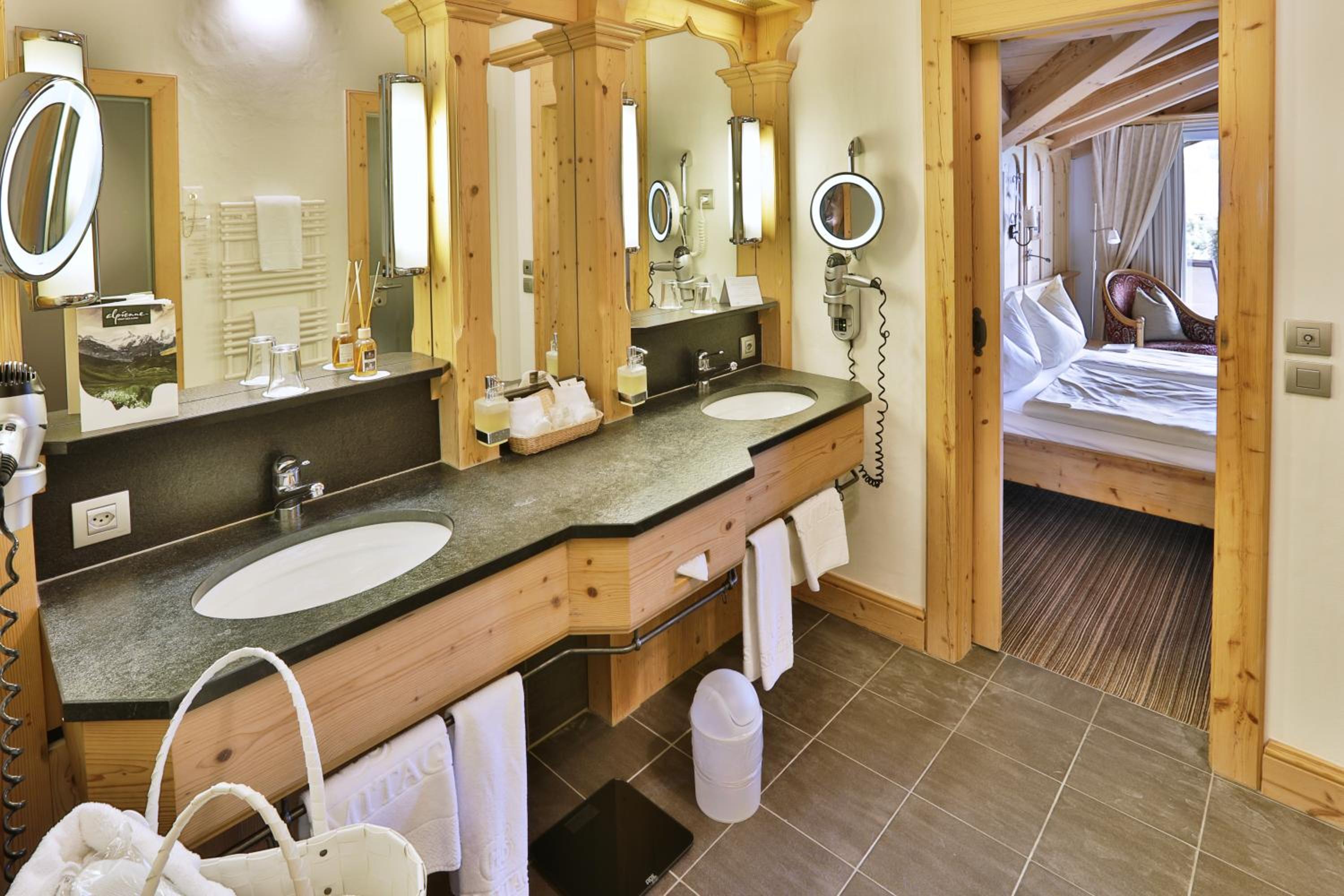 Suite with Spa Bath - Wellness - Photo 3