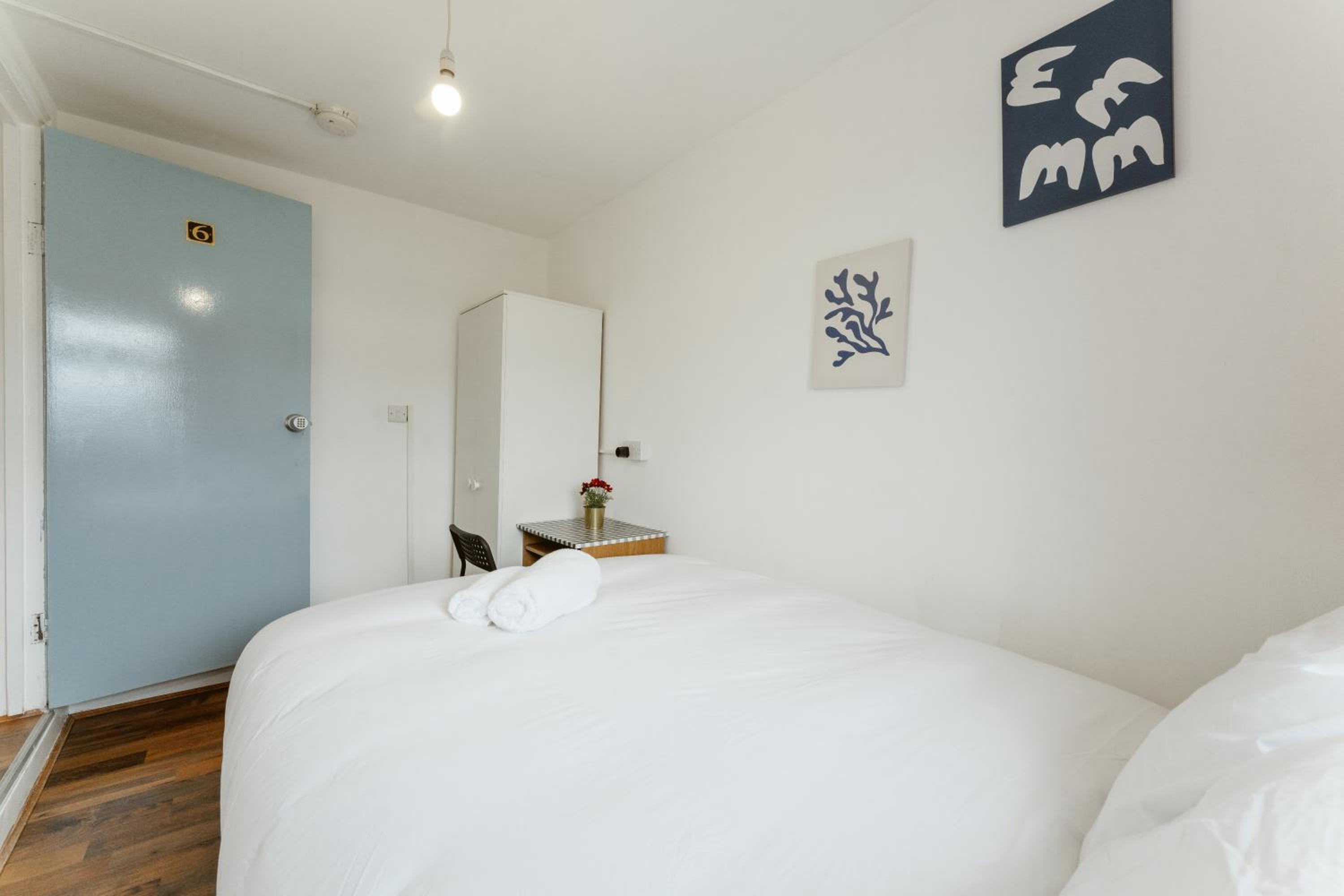 Double Room with Shared Bathroom photo 1